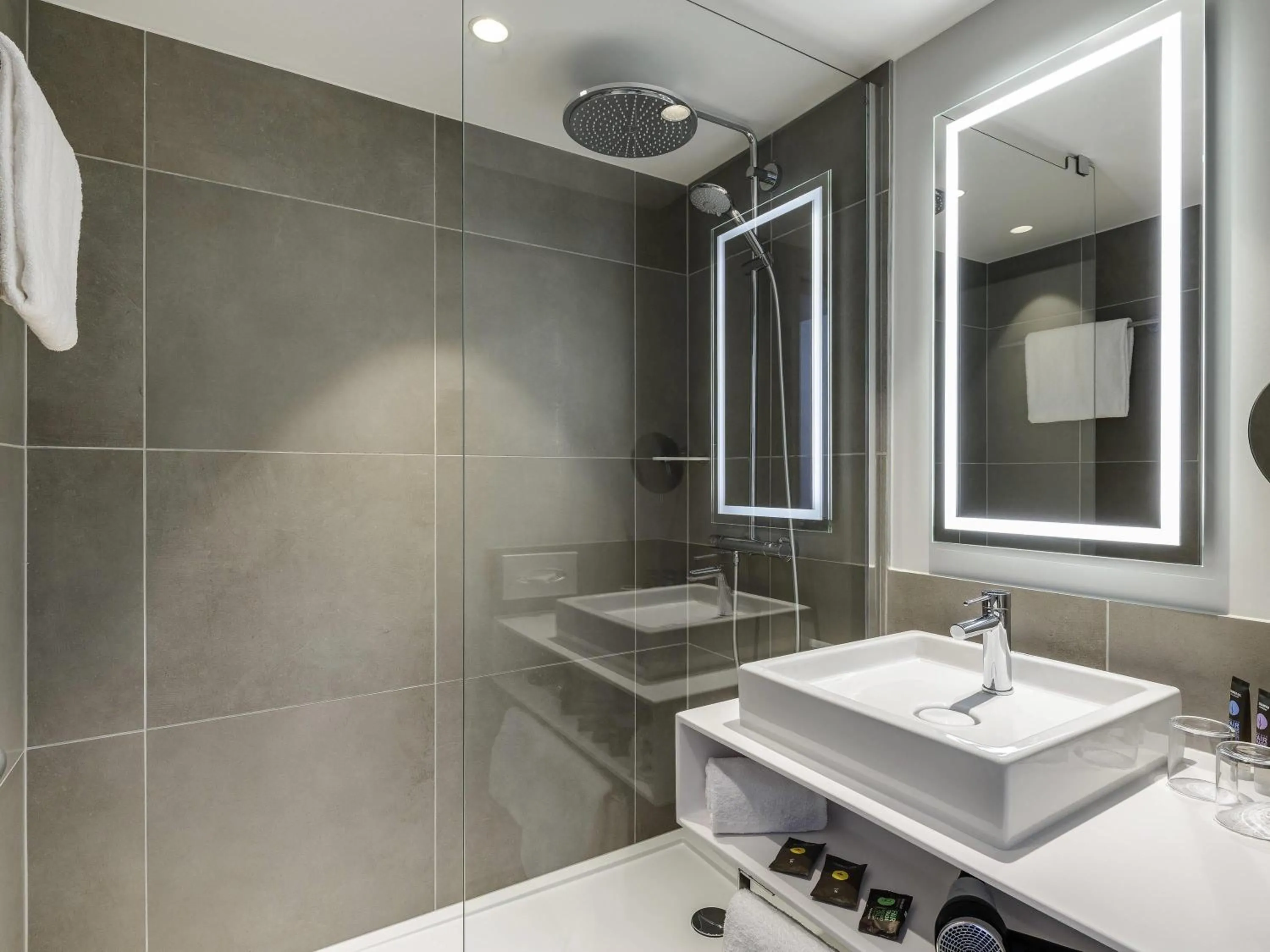 Bedroom in Novotel Regensburg Zentrum