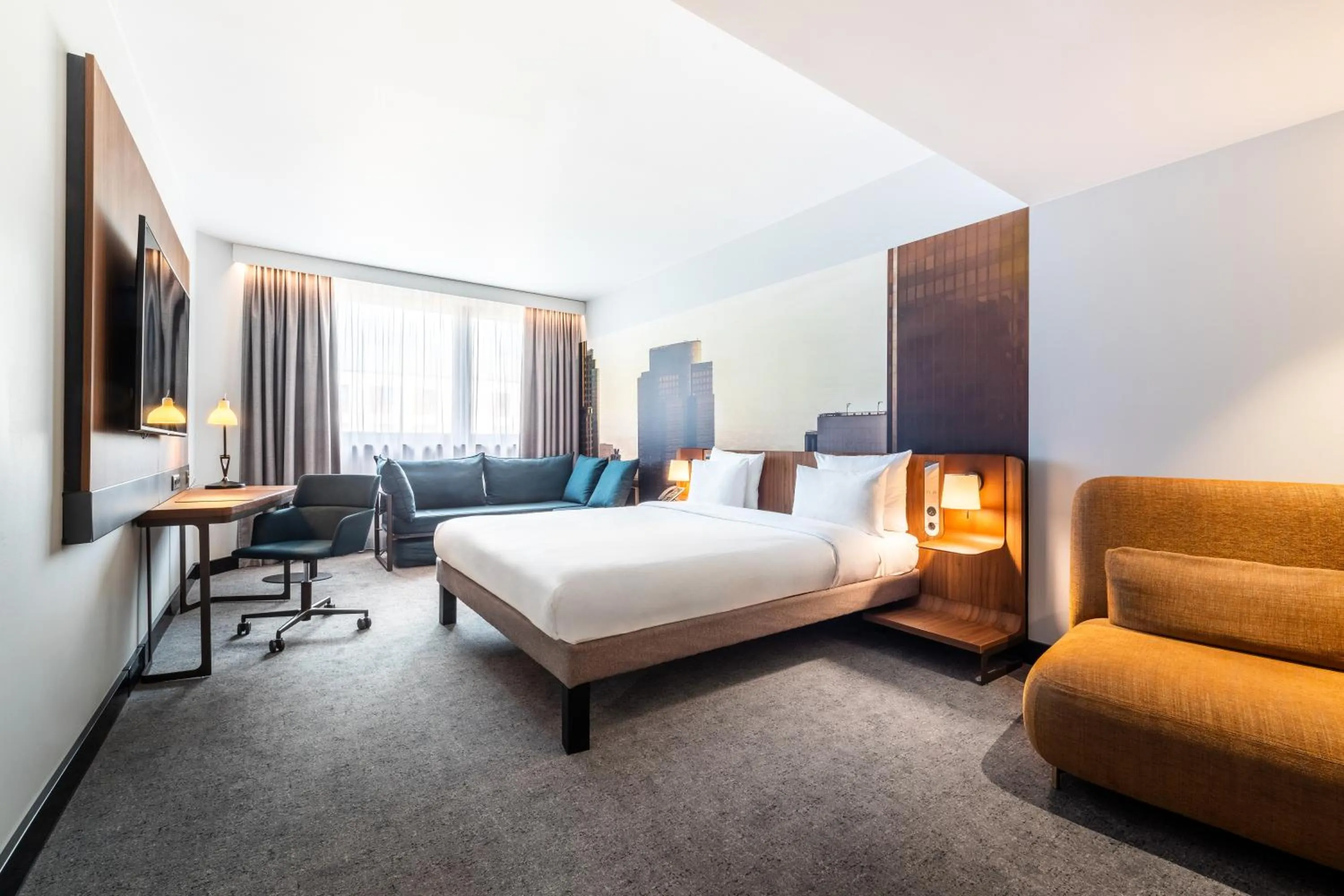 Living room, Bed in Novotel Regensburg Zentrum