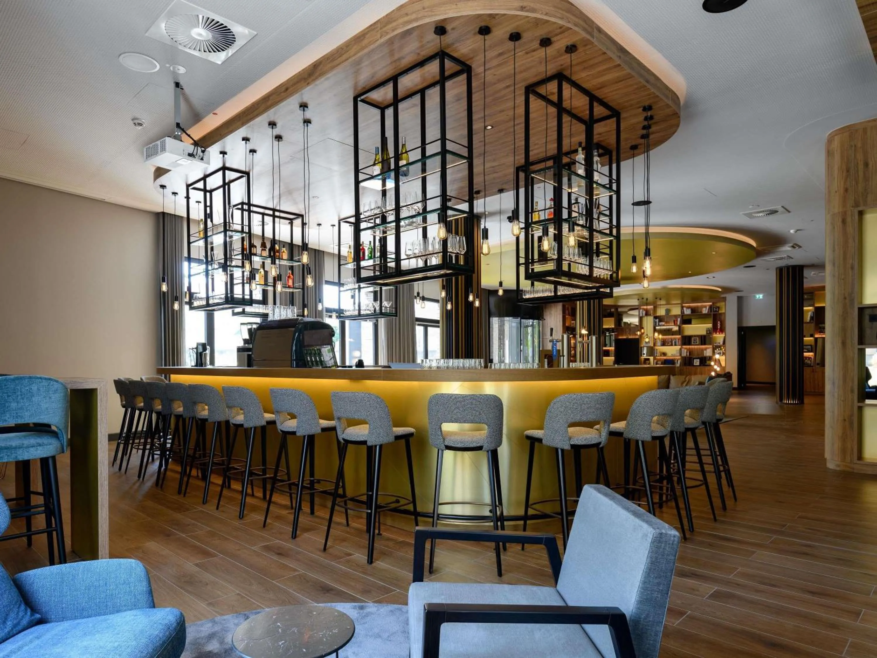 Lounge or bar in Novotel Regensburg Zentrum