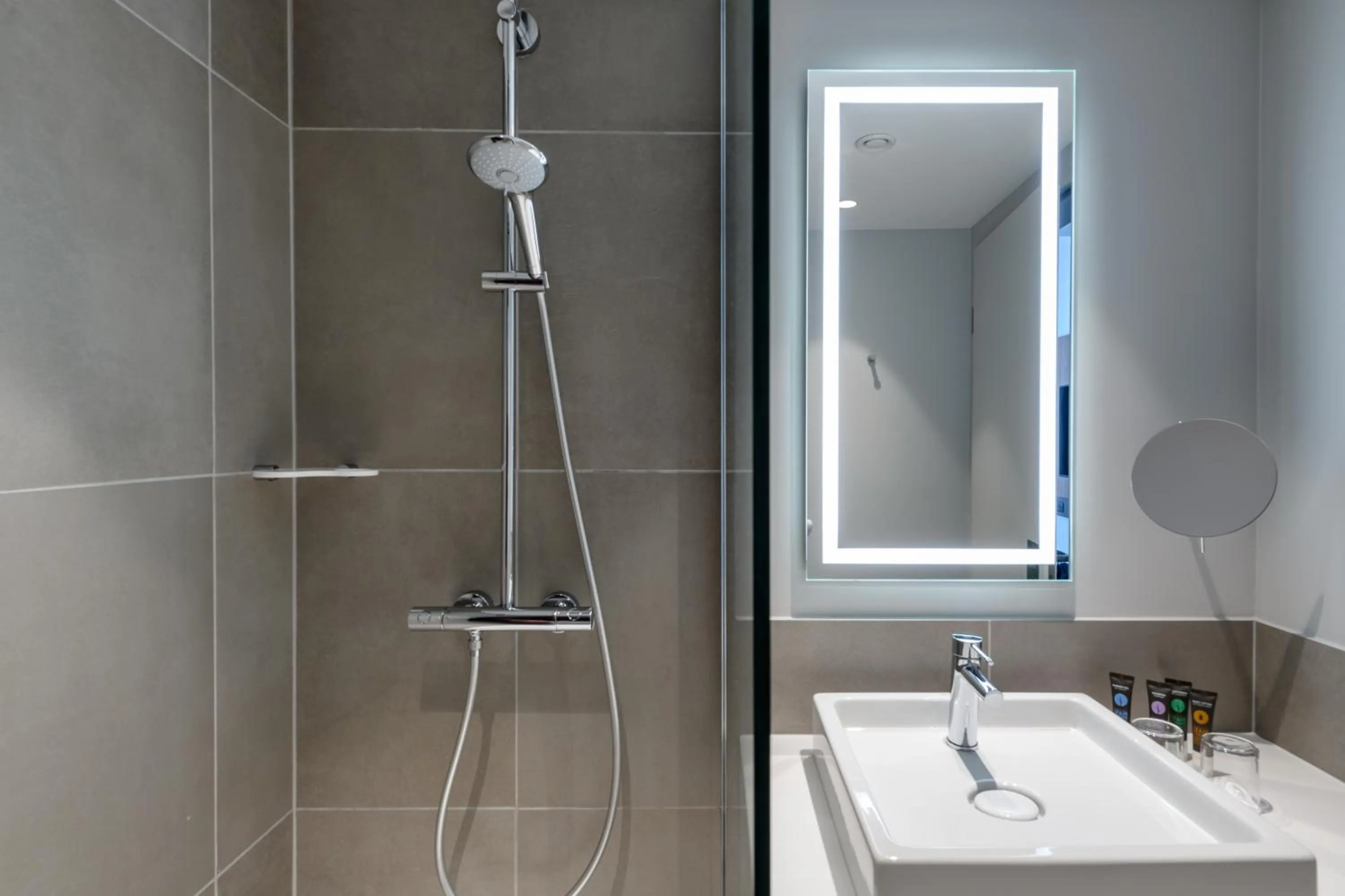 Shower in Novotel Regensburg Zentrum