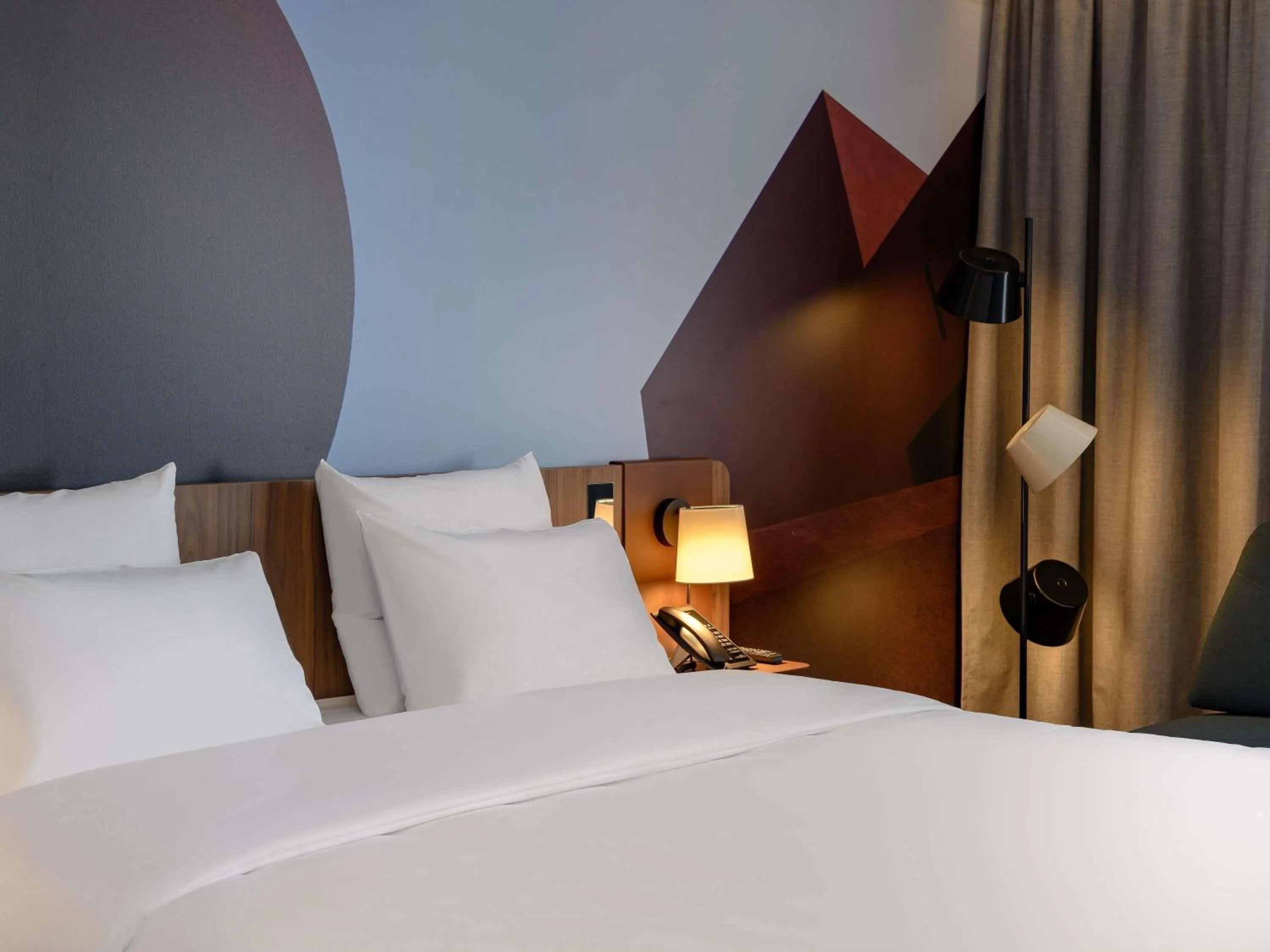 Bedroom, Bed in Novotel Regensburg Zentrum