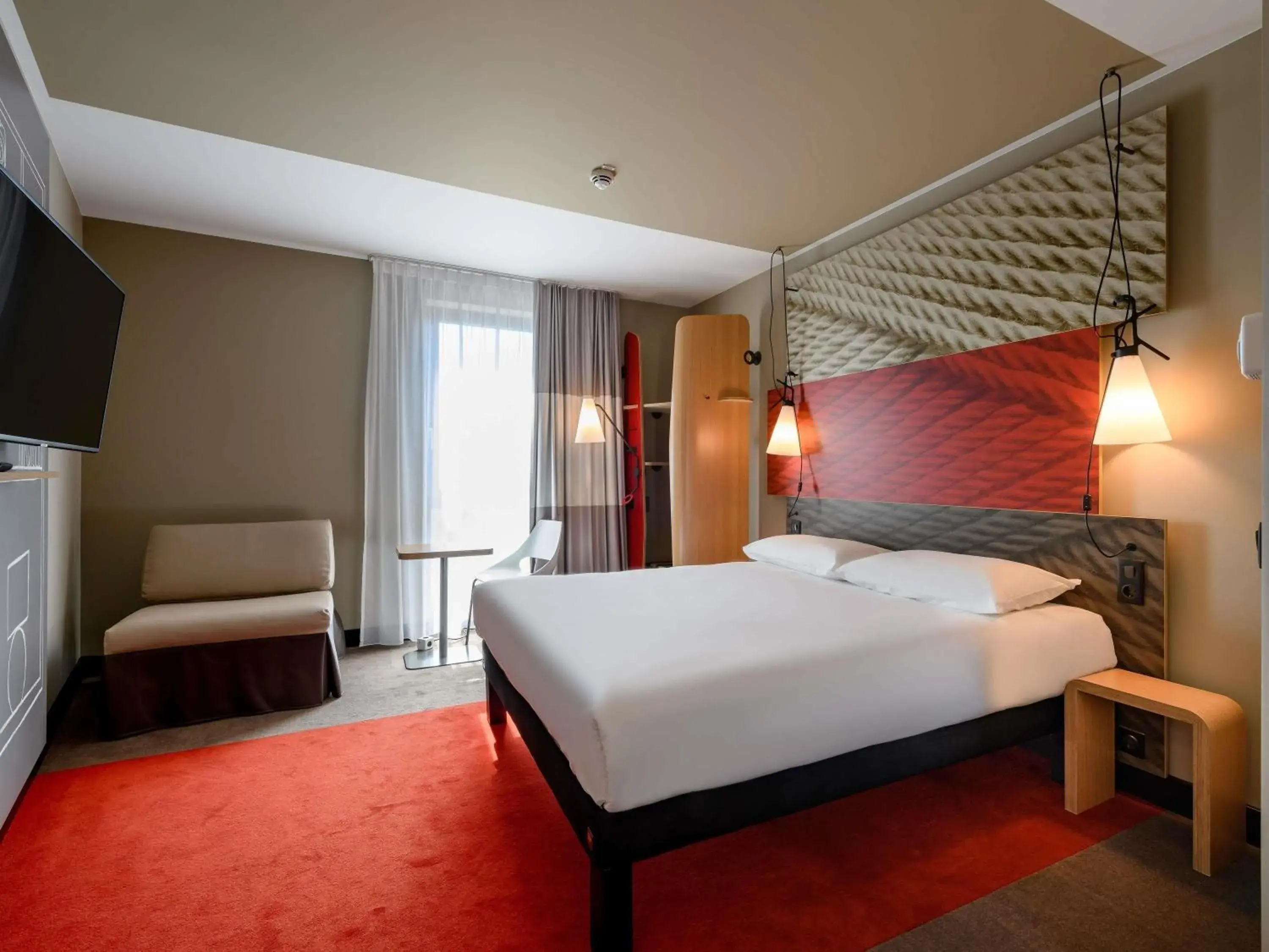 Bedroom, Bed in ibis Regensburg Zentrum Bedroom, Bed in ibis Regensburg Zentrum