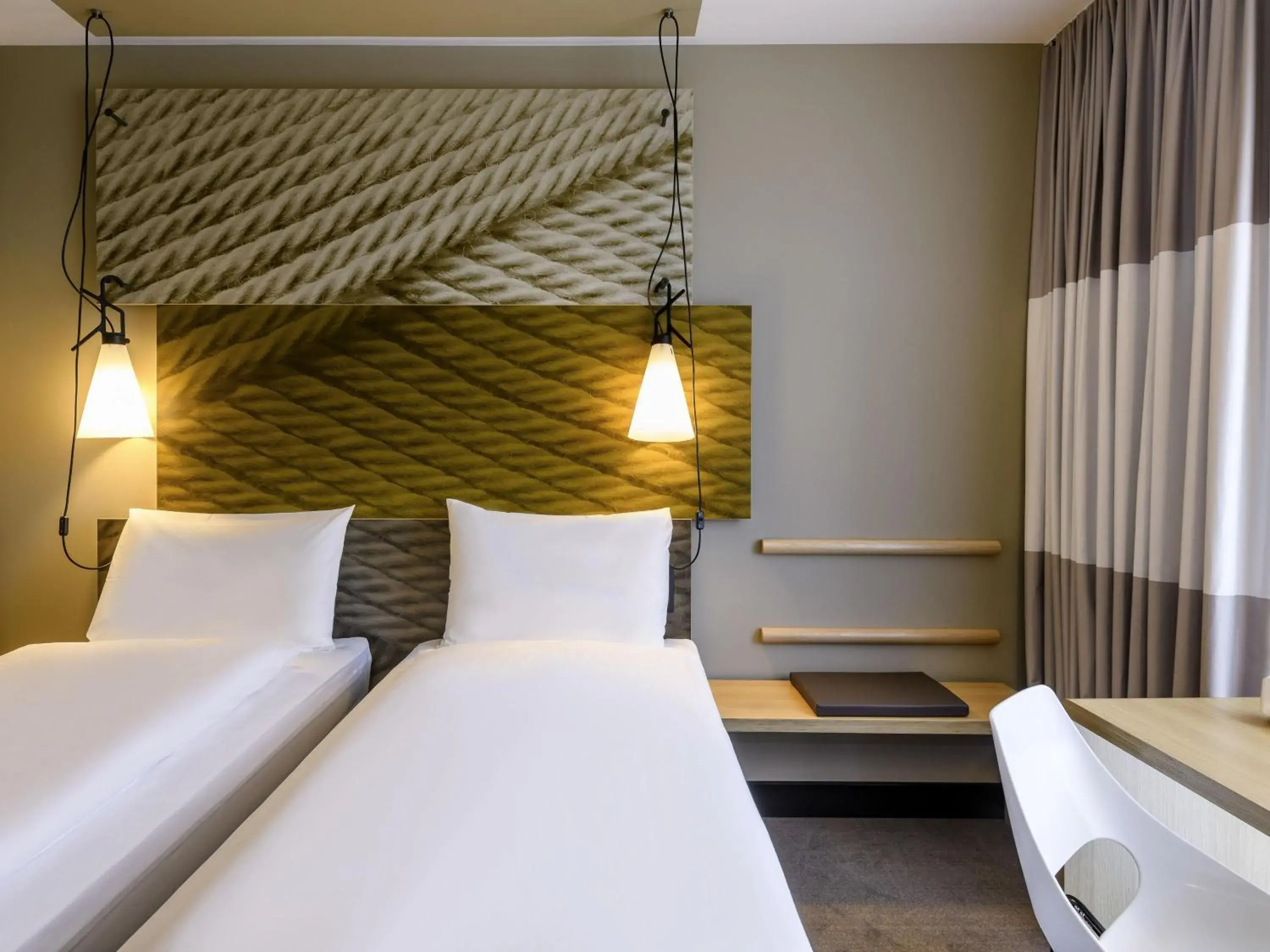 Bedroom, Bed in ibis Regensburg Zentrum Bedroom, Bed in ibis Regensburg Zentrum