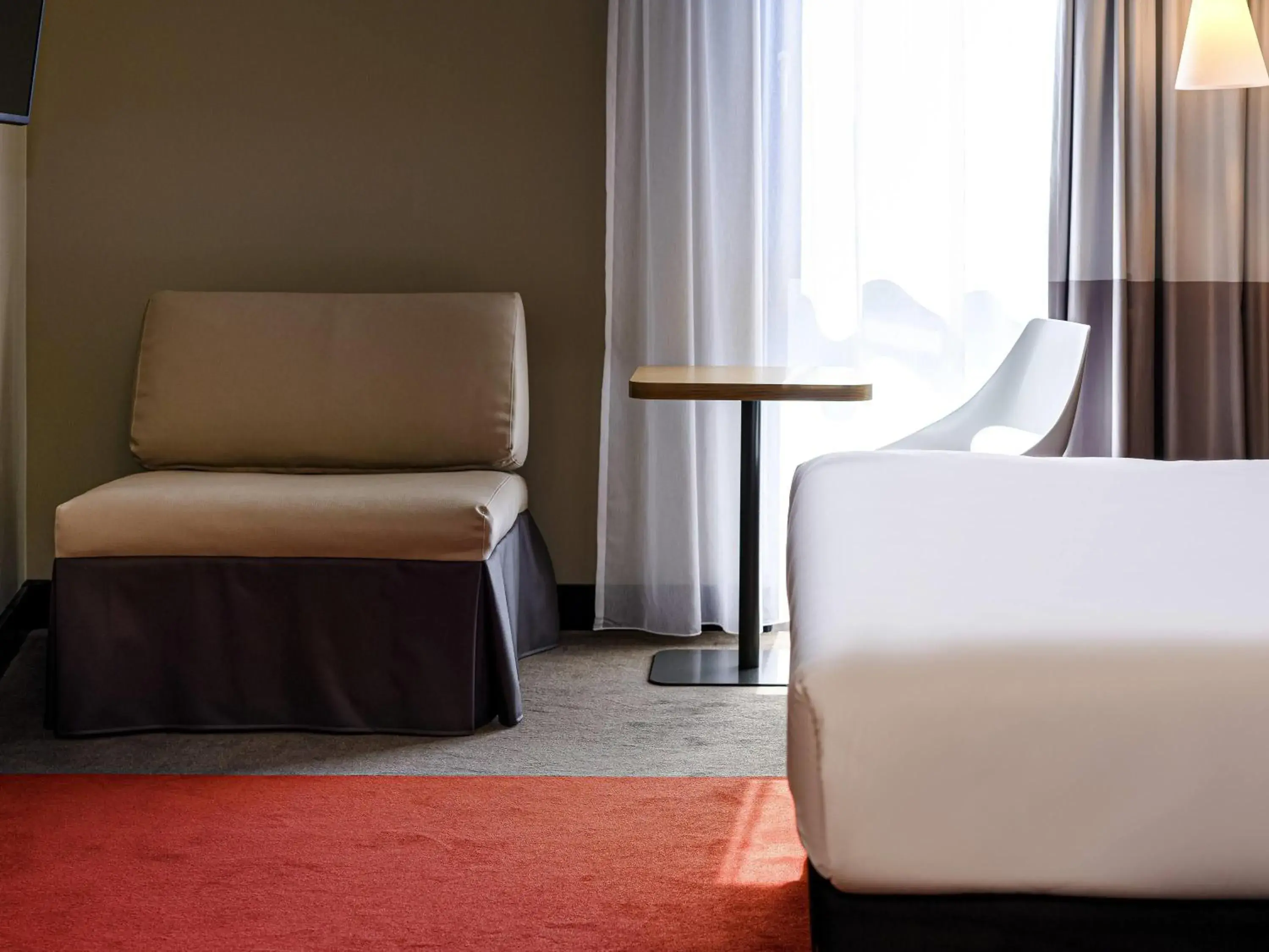 Bedroom, Bed in ibis Regensburg Zentrum Bedroom, Bed in ibis Regensburg Zentrum