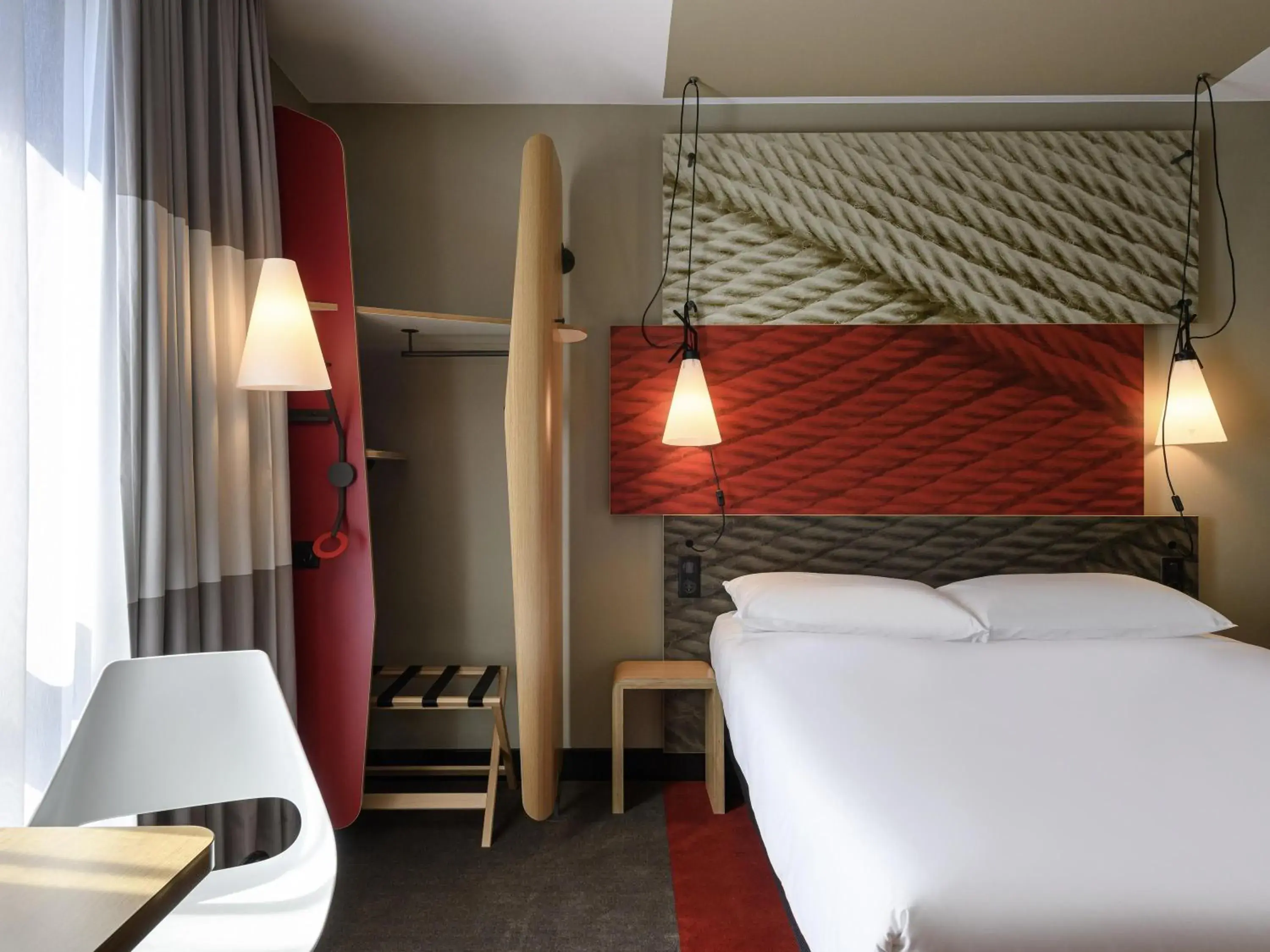 Bedroom, Bed in ibis Regensburg Zentrum Bedroom, Bed in ibis Regensburg Zentrum