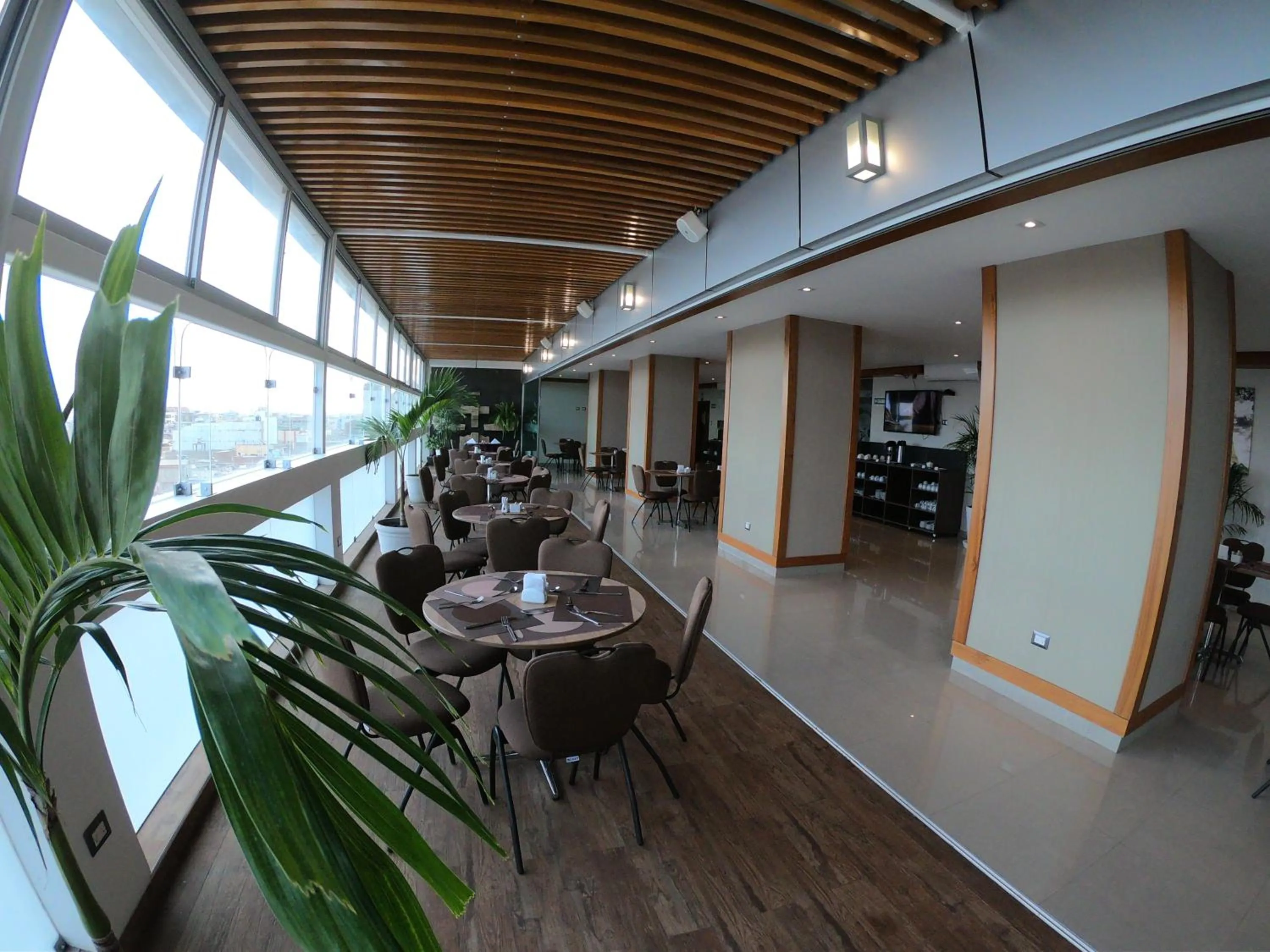 Restaurant/places to eat in Sunec Hotel