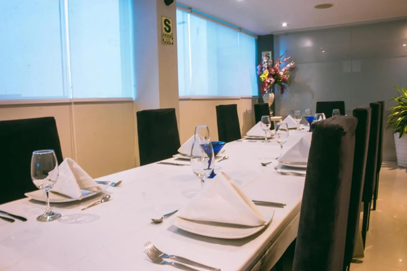 Restaurant/places to eat in Sunec Hotel