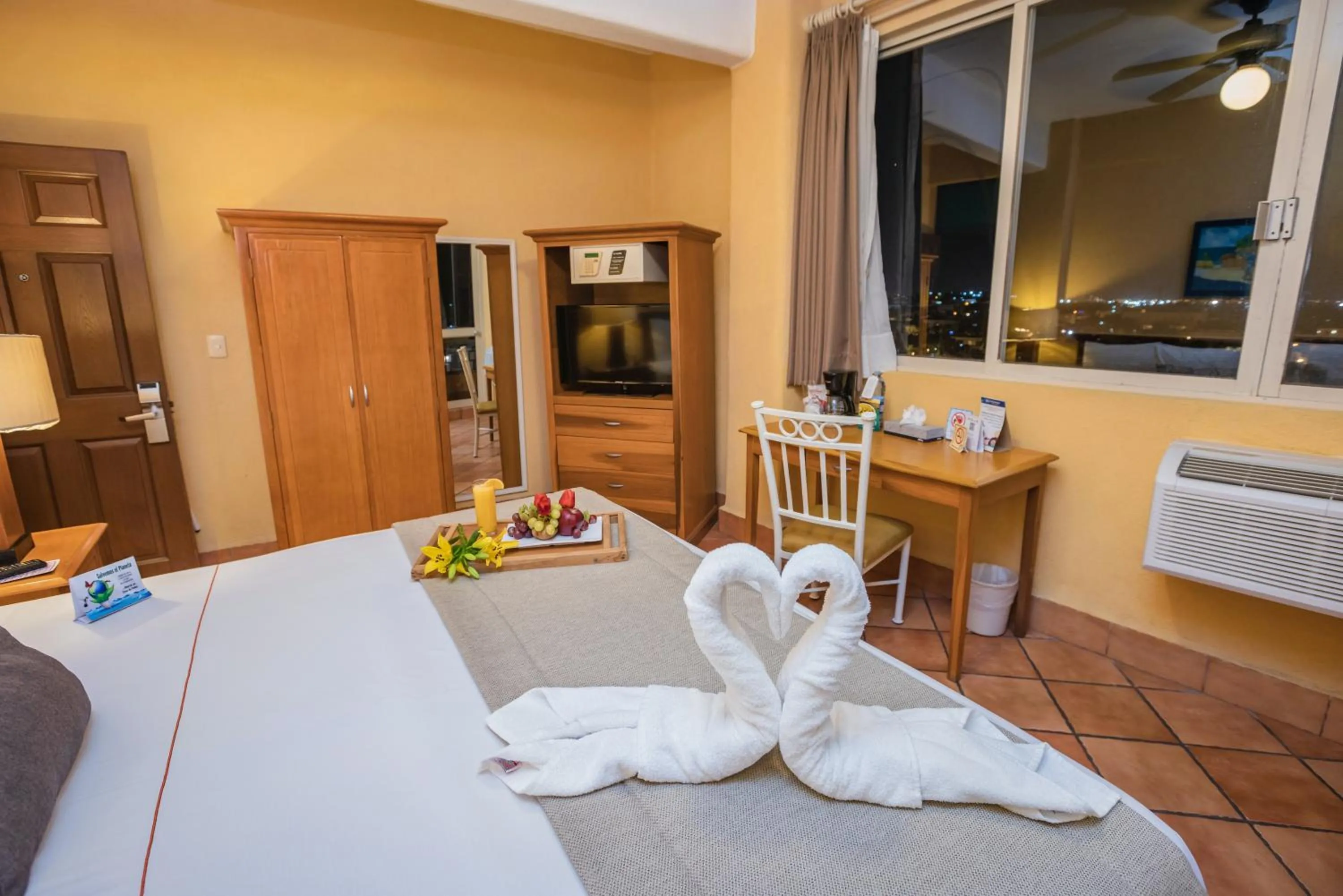 Bed in Best Western Posada Freeman