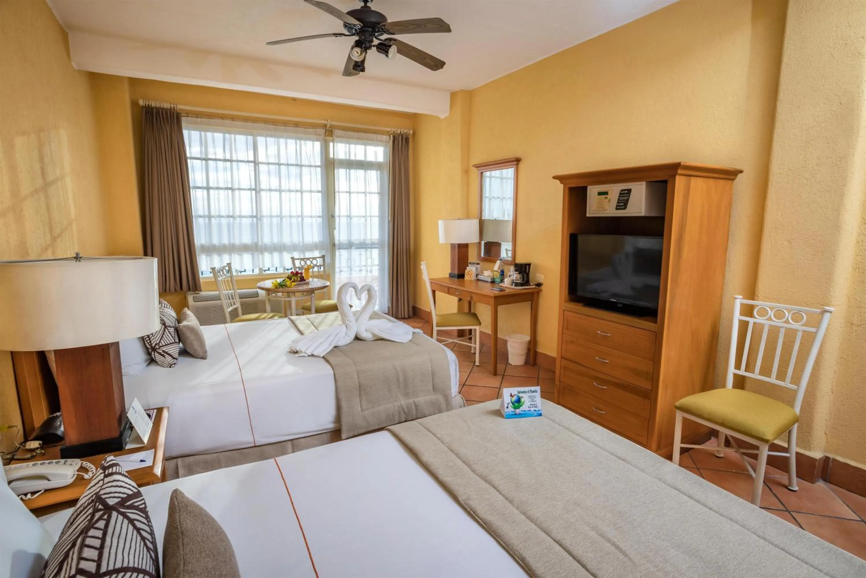 Photo of the whole room, Bed in Best Western Posada Freeman