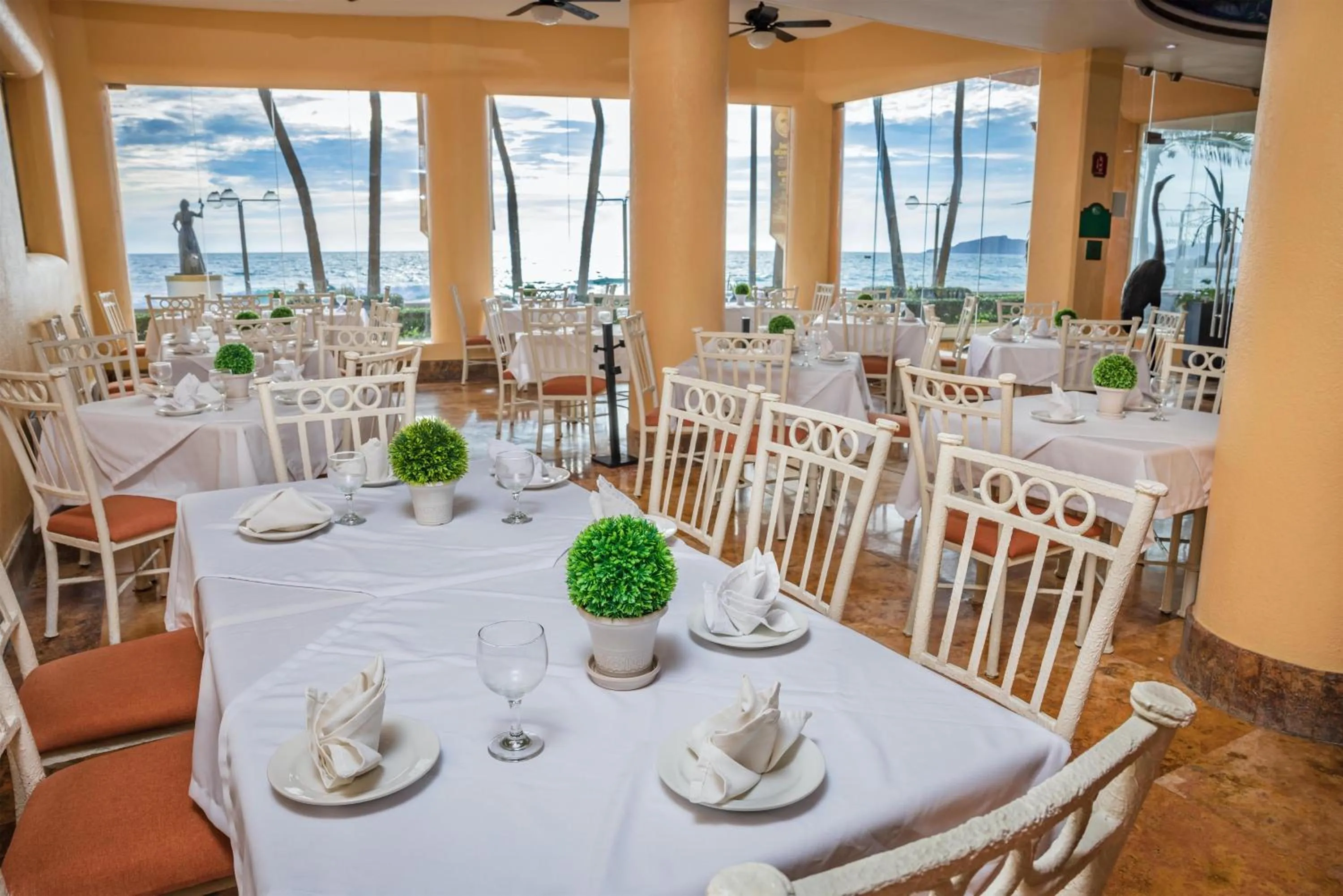 Restaurant/places to eat in Best Western Posada Freeman