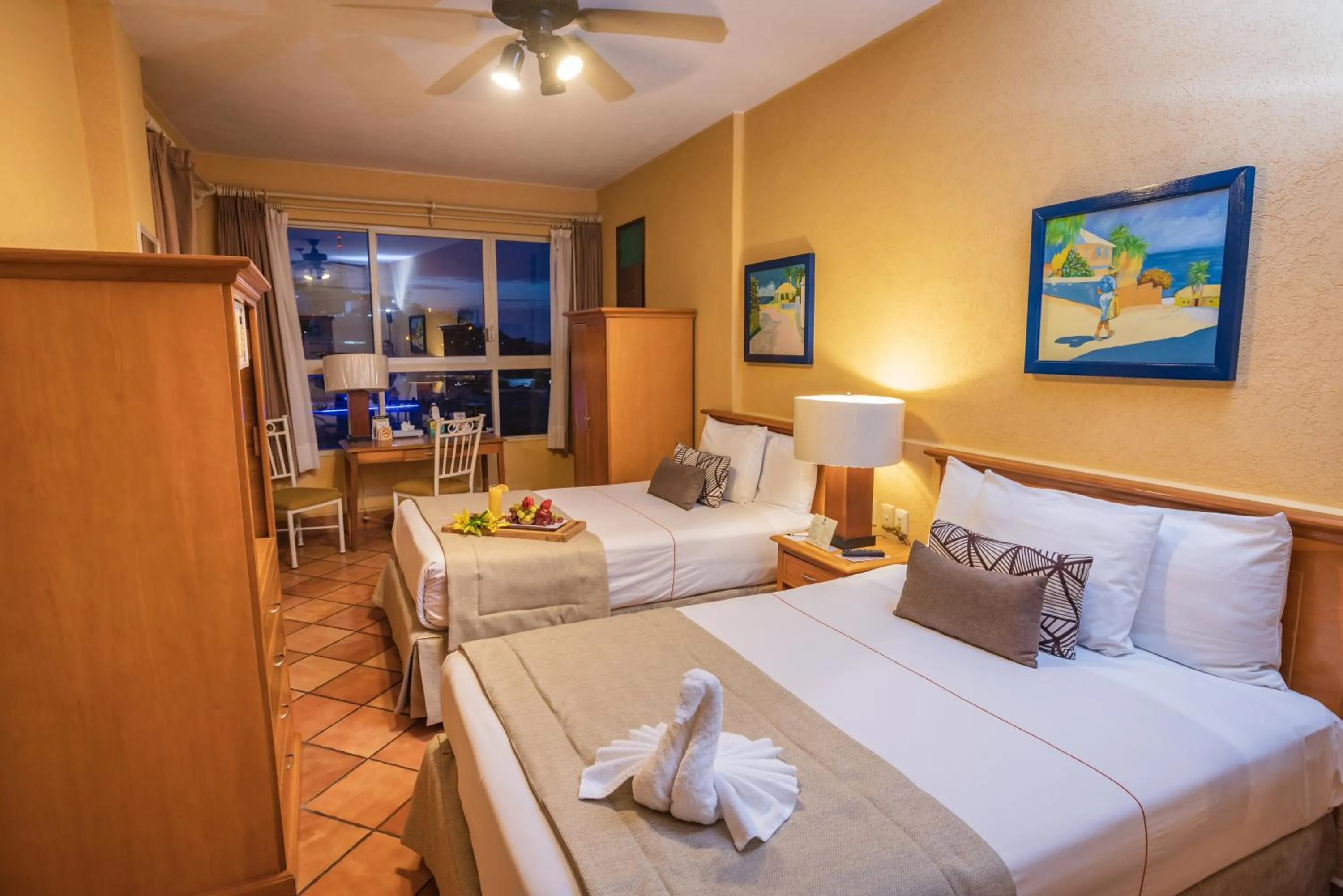 Bed in Best Western Posada Freeman