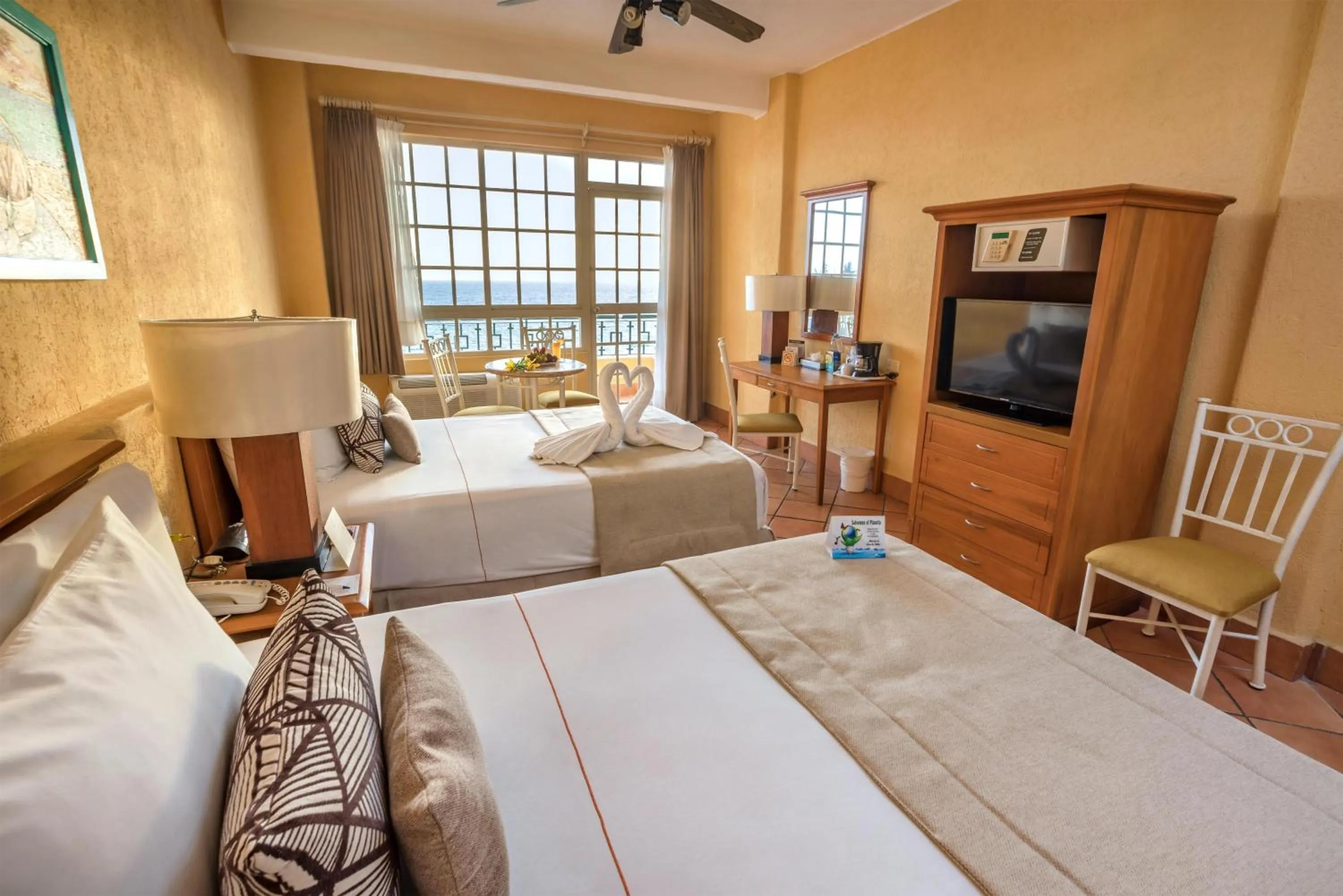 Photo of the whole room, Bed in Best Western Posada Freeman