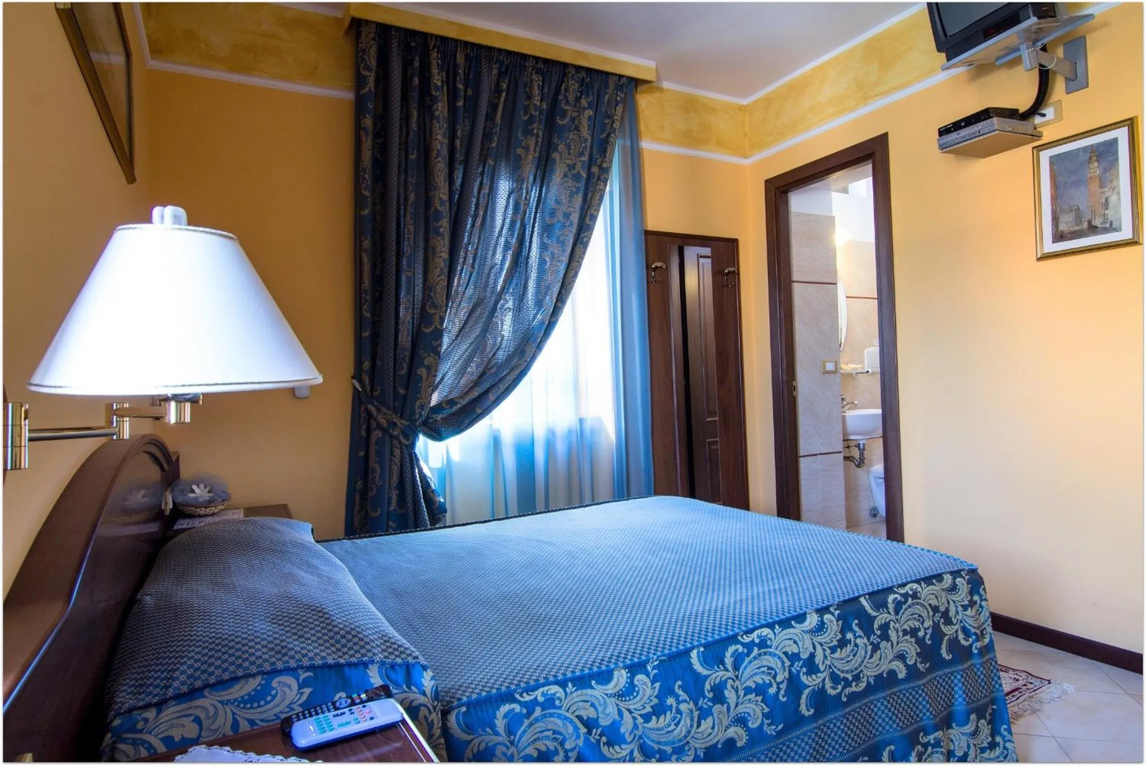 Bedroom, Bed in B&B Degli Amici