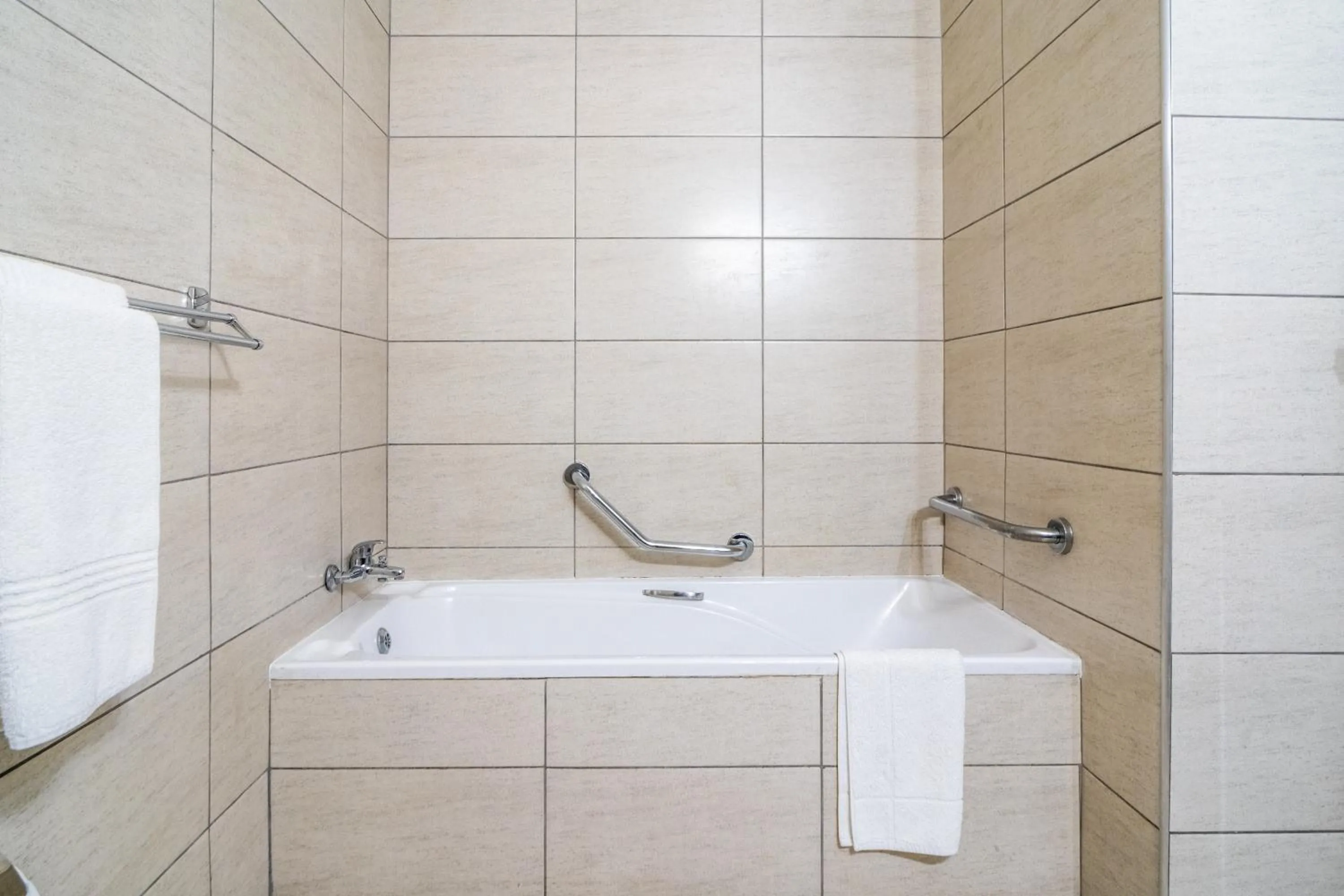 Bath in African Sky Ermelo Inn