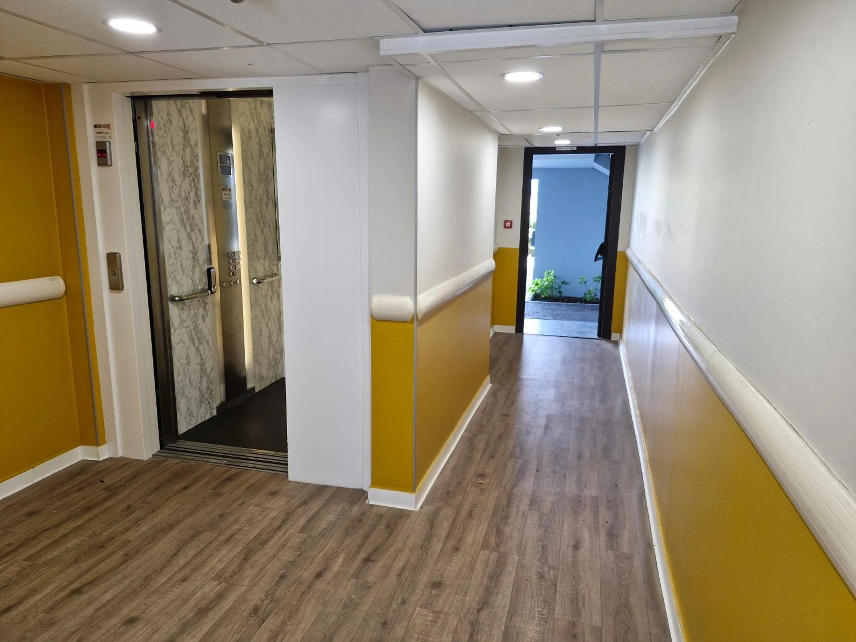 elevator in Kyriad Carcassonne - Aéroport