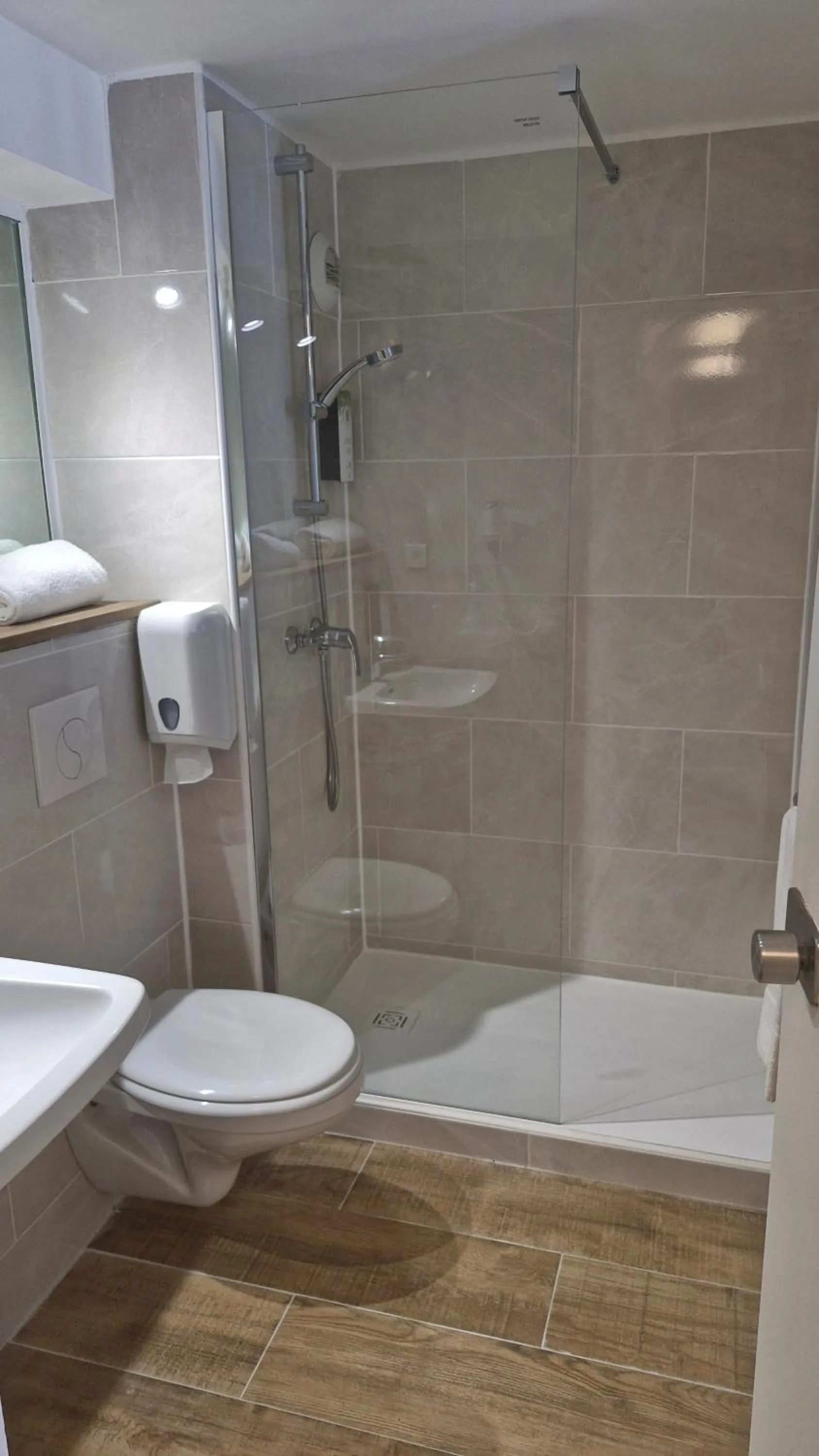 Property building in Kyriad Carcassonne - Aéroport