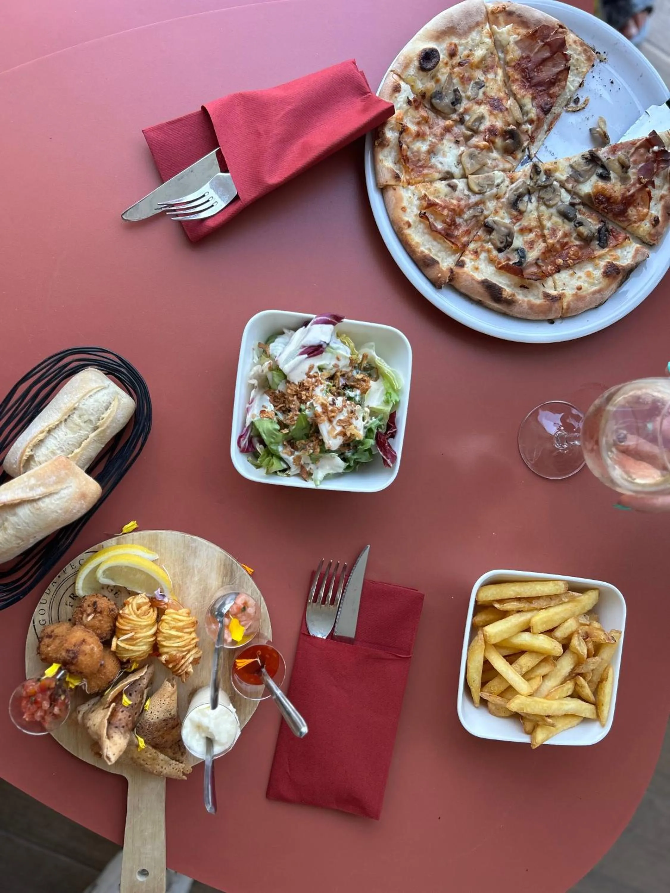 Restaurant/places to eat in Kyriad Carcassonne - Aéroport