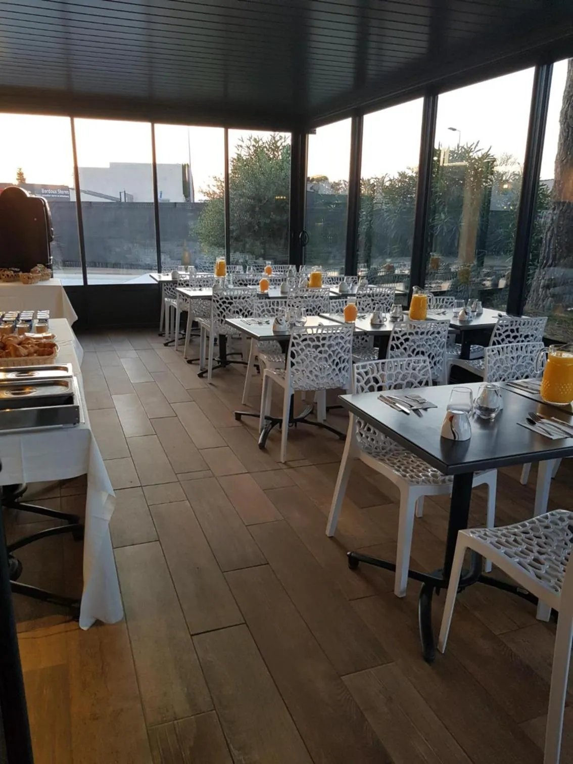 Swimming pool in Kyriad Carcassonne - Aéroport