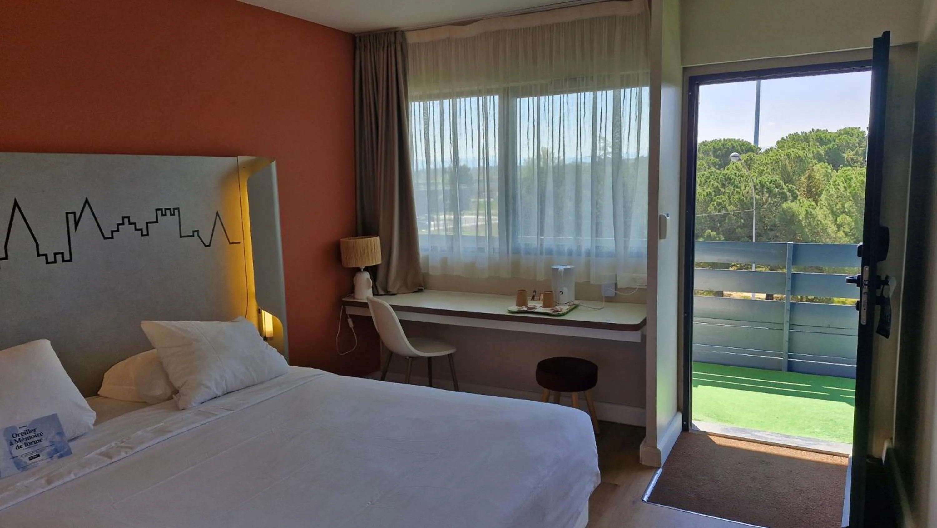 Bedroom, Bed in Kyriad Carcassonne - Aéroport