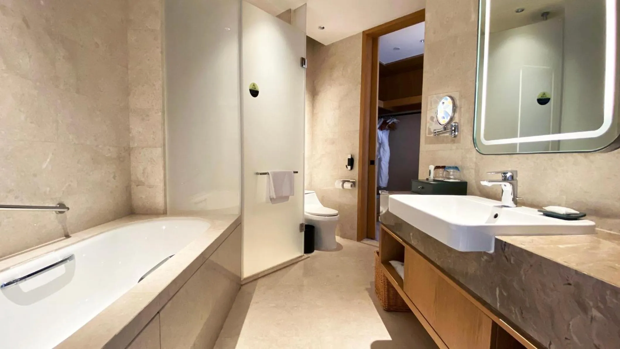 Photo of the whole room in Crowne Plaza Huzhou by IHG