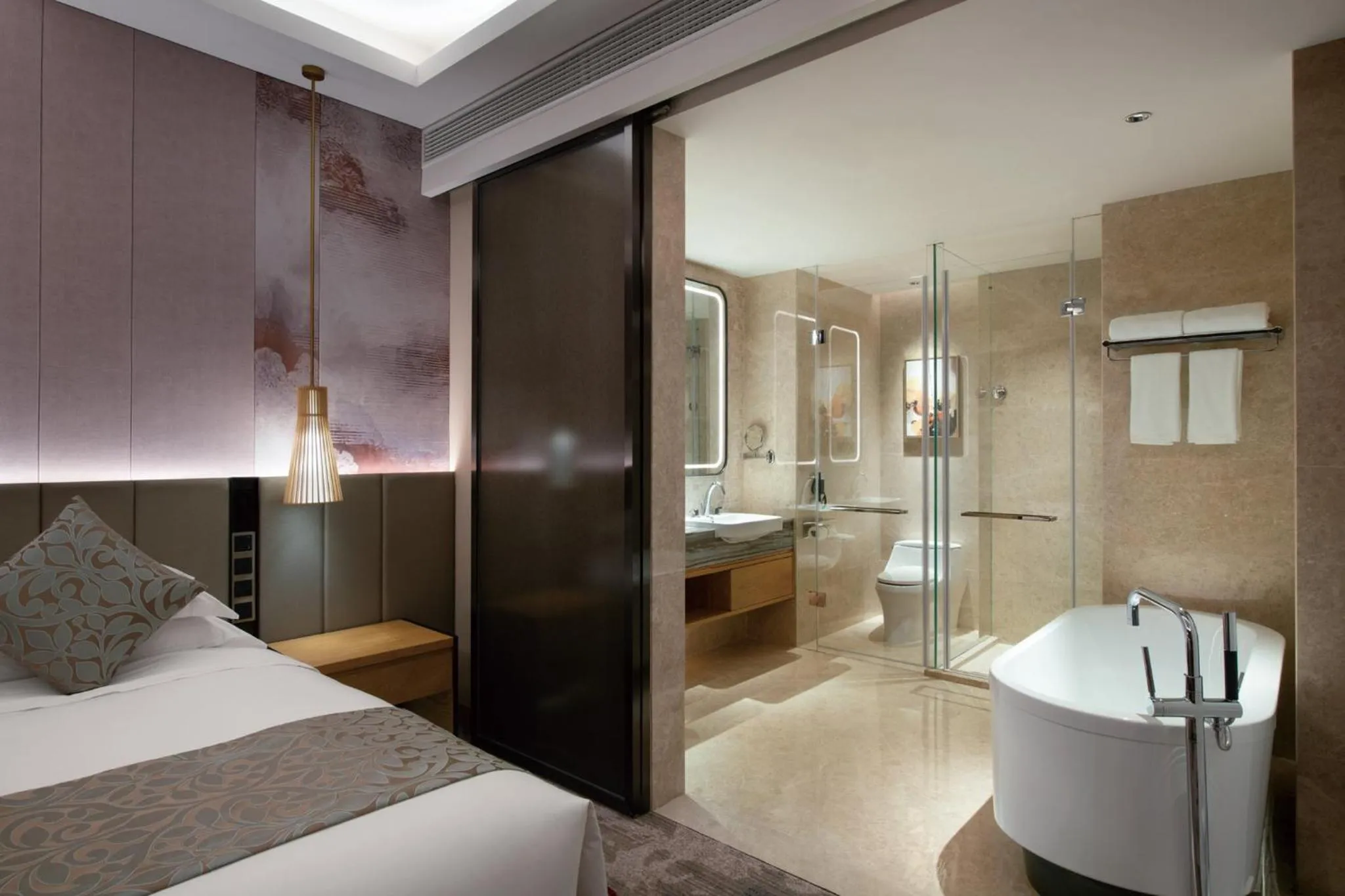 Bedroom, Bed in Crowne Plaza Huzhou by IHG