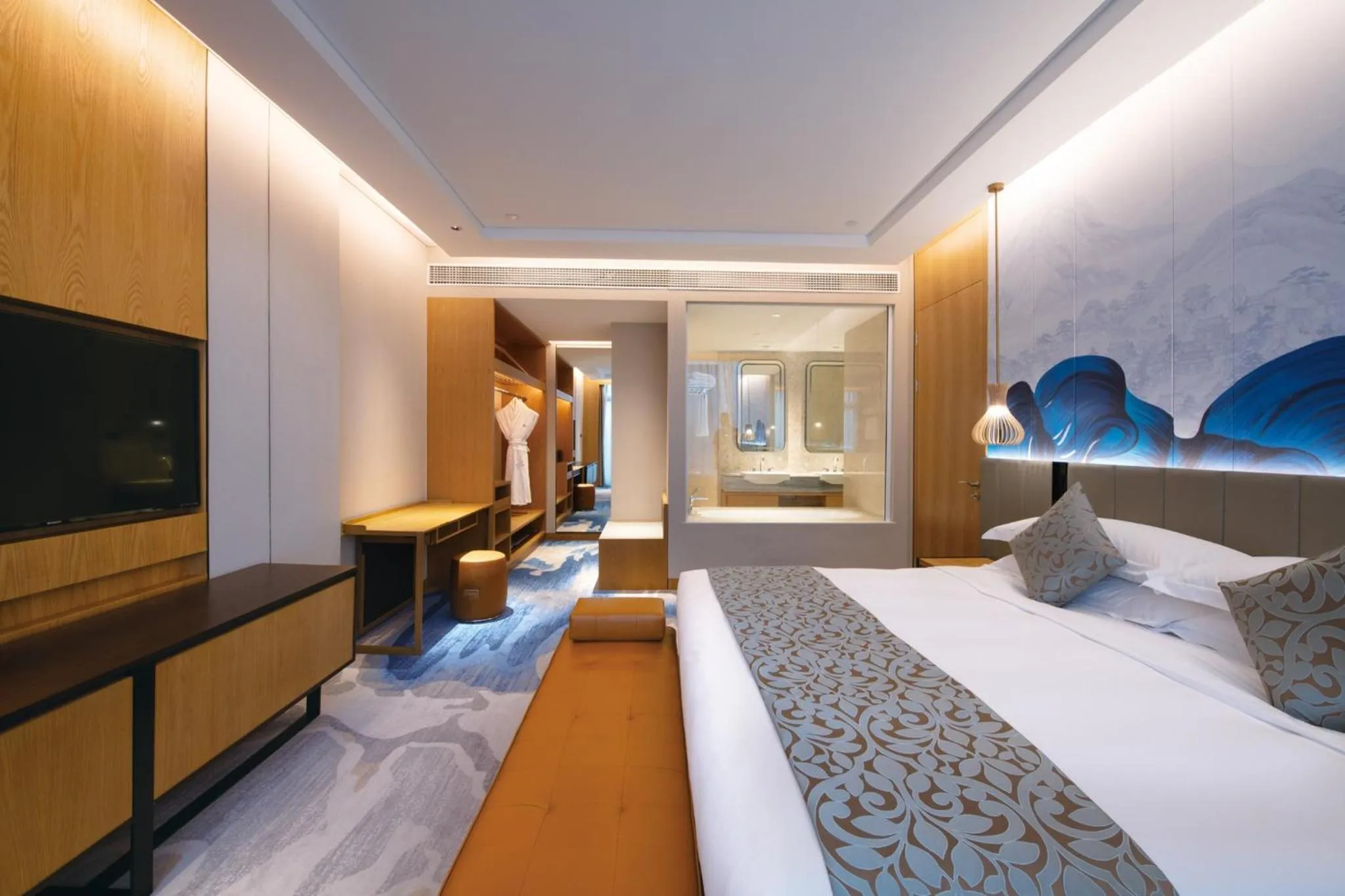 Bedroom, Bed in Crowne Plaza Huzhou by IHG
