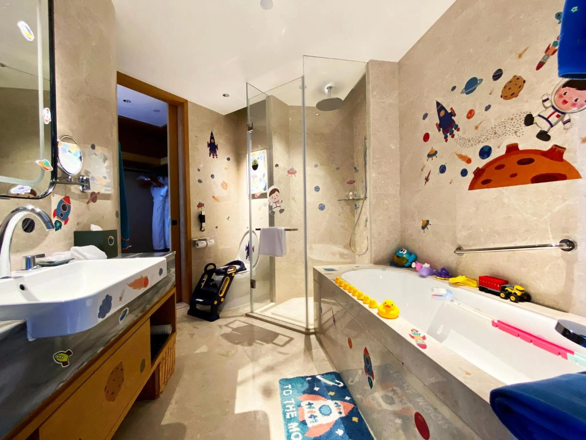 Photo of the whole room in Crowne Plaza Huzhou by IHG