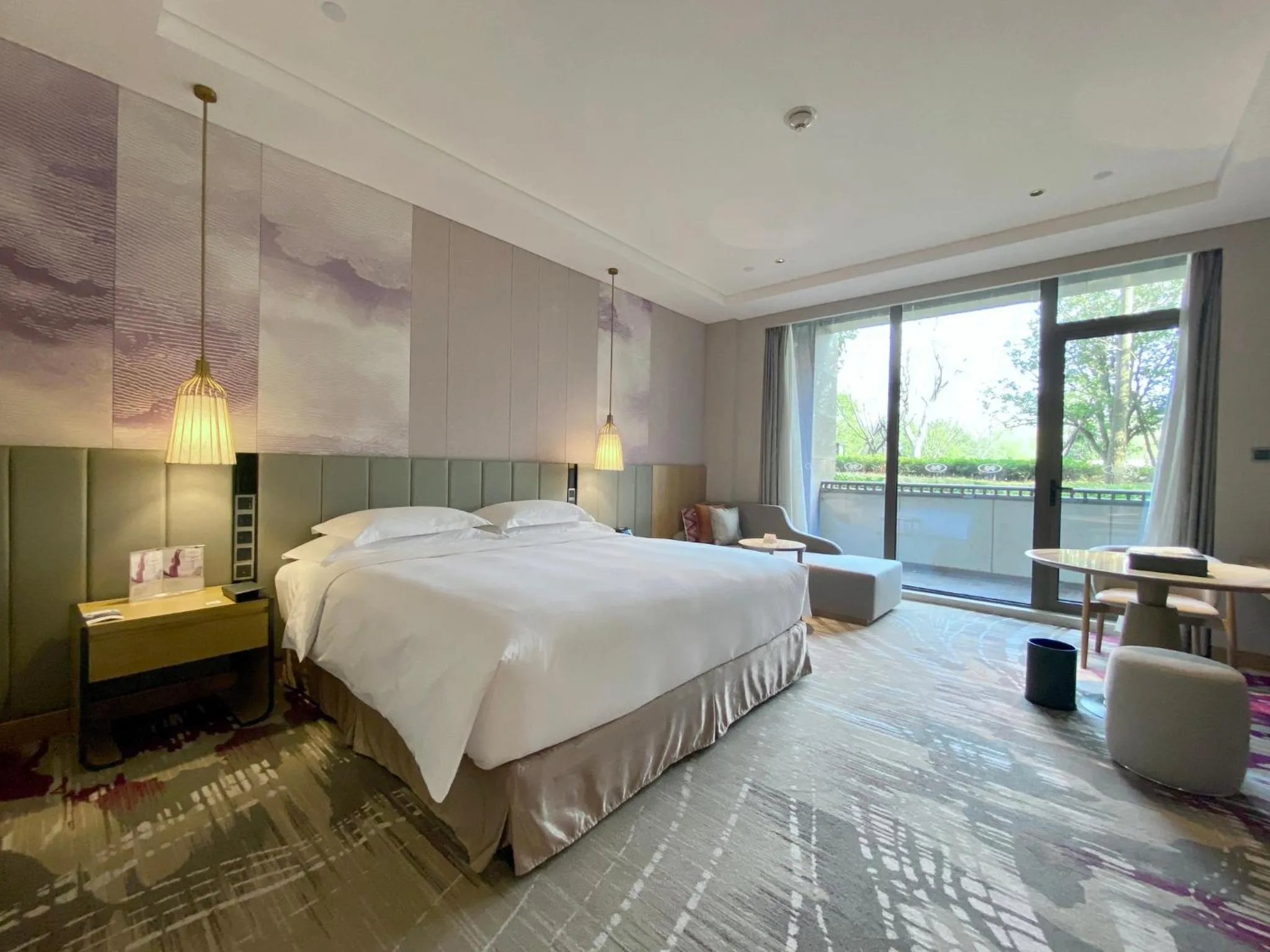 Photo of the whole room, Bed in Crowne Plaza Huzhou by IHG