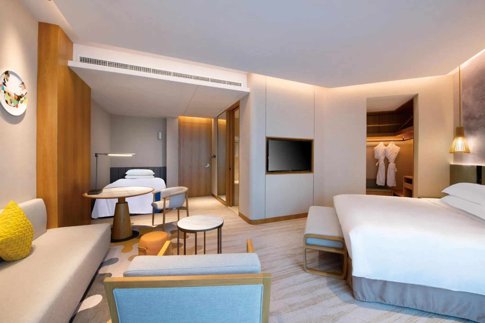 Photo of the whole room, Bed in Crowne Plaza Huzhou by IHG