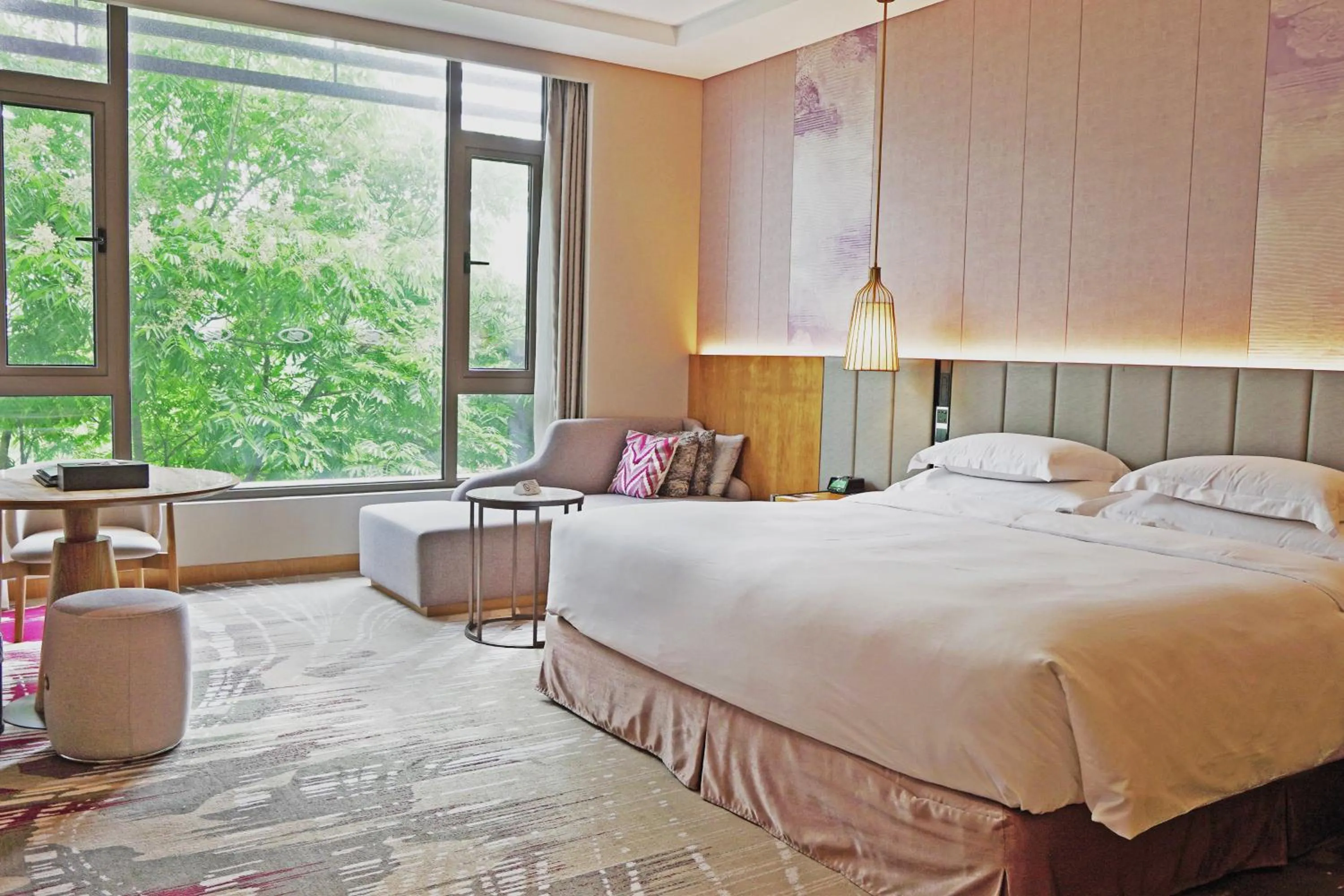 Photo of the whole room, Bed in Crowne Plaza Huzhou by IHG