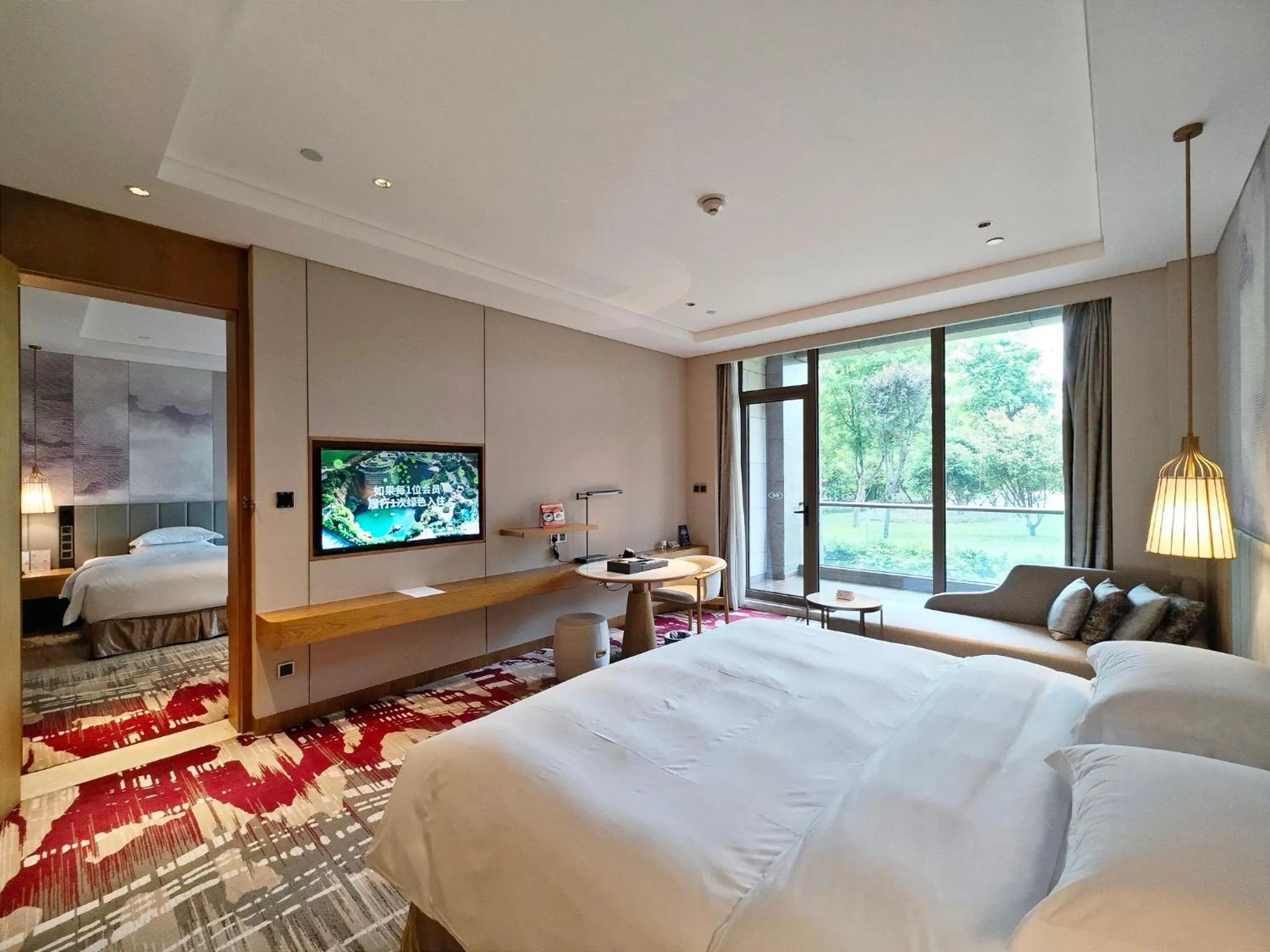 Photo of the whole room, Bed in Crowne Plaza Huzhou by IHG