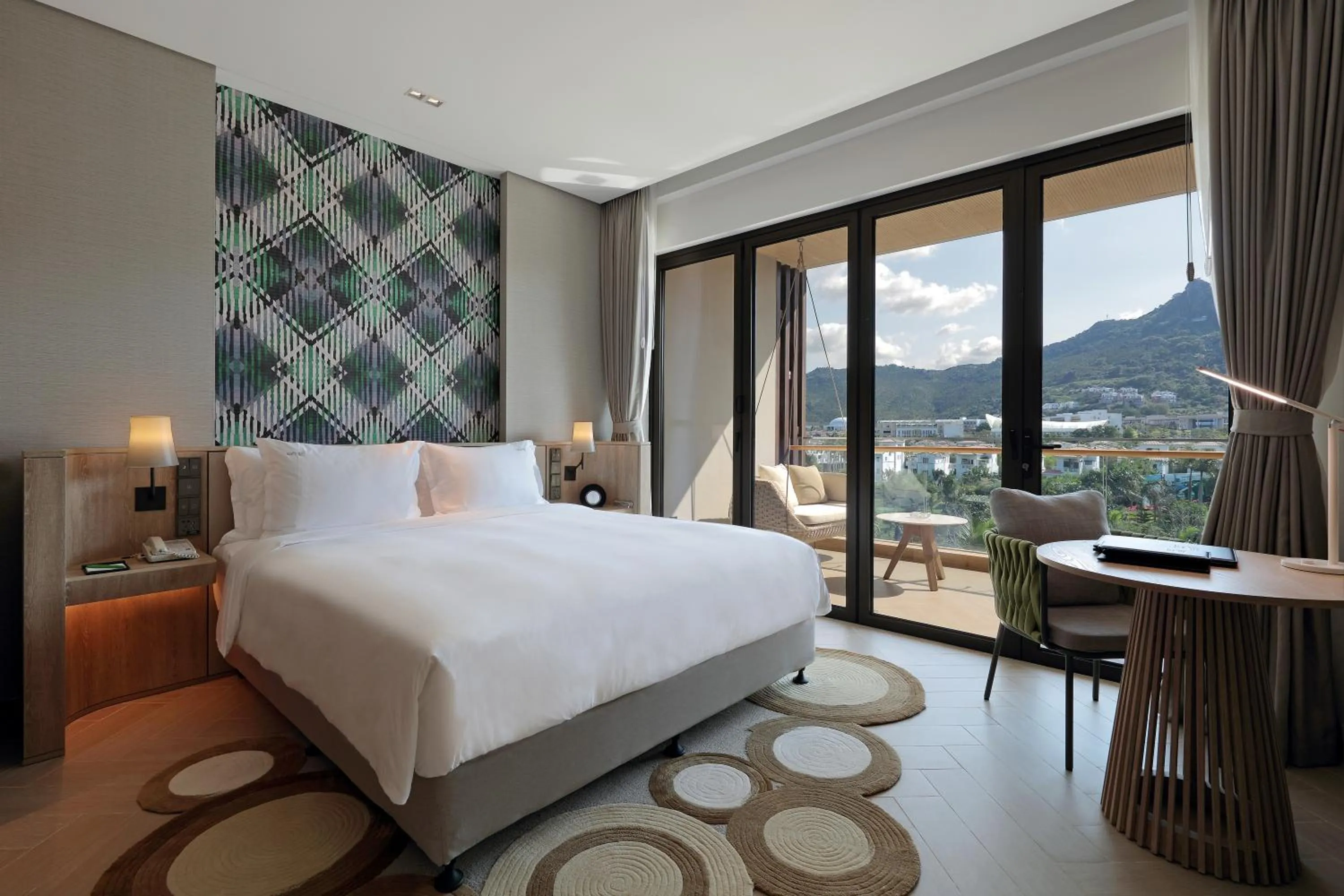 Bedroom, Bed in Holiday Inn Resort Qionghai Guantang by IHG