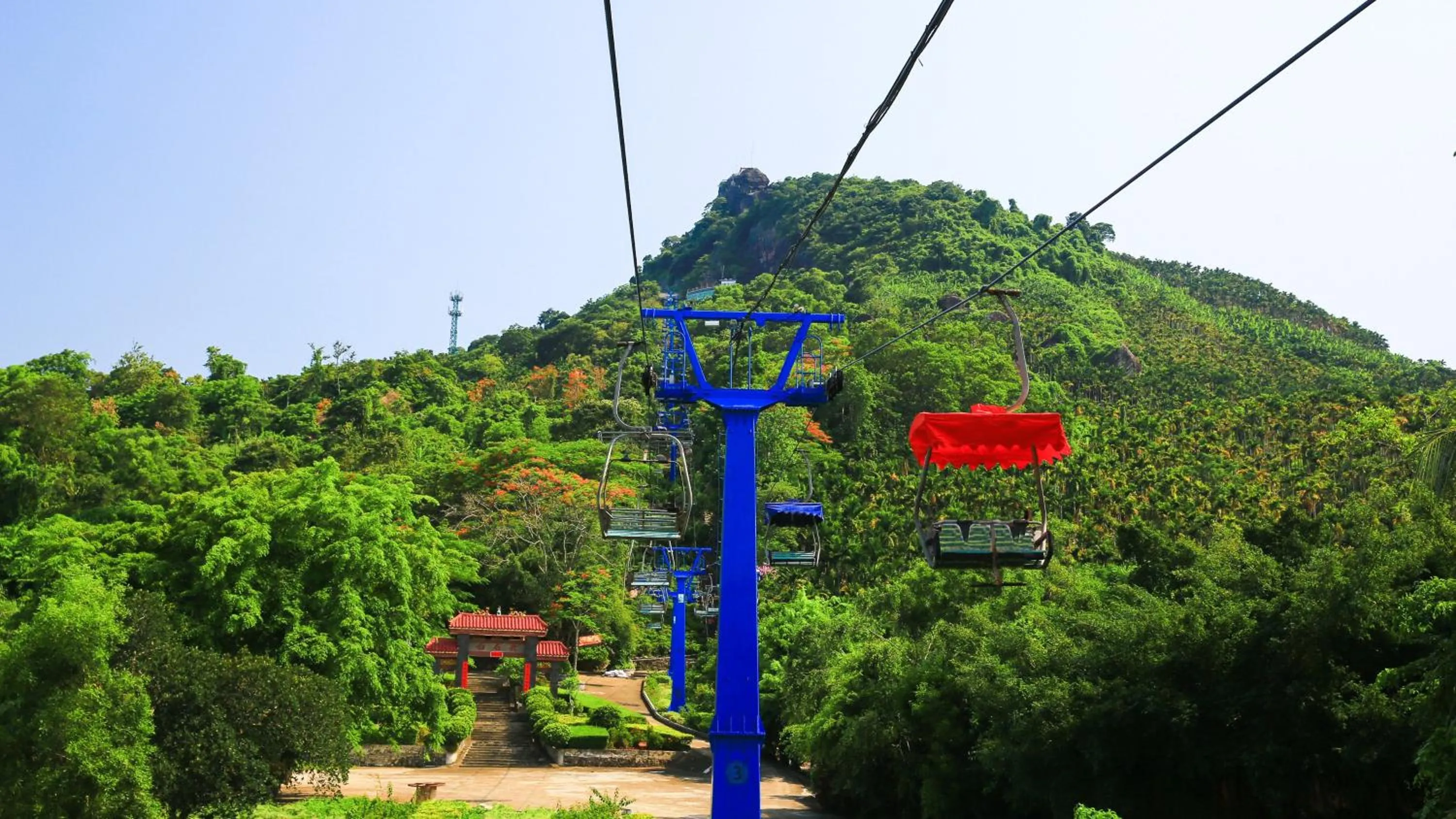 Nearby landmark in Holiday Inn Resort Qionghai Guantang by IHG