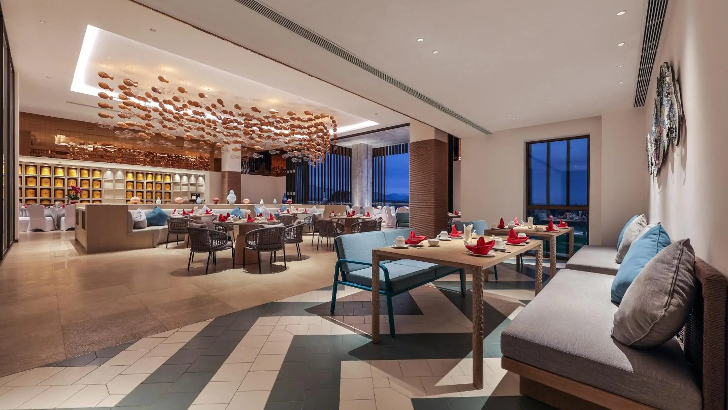 Restaurant/places to eat in Holiday Inn Resort Qionghai Guantang by IHG Restaurant/places to eat in Holiday Inn Resort Qionghai Guantang by IHG