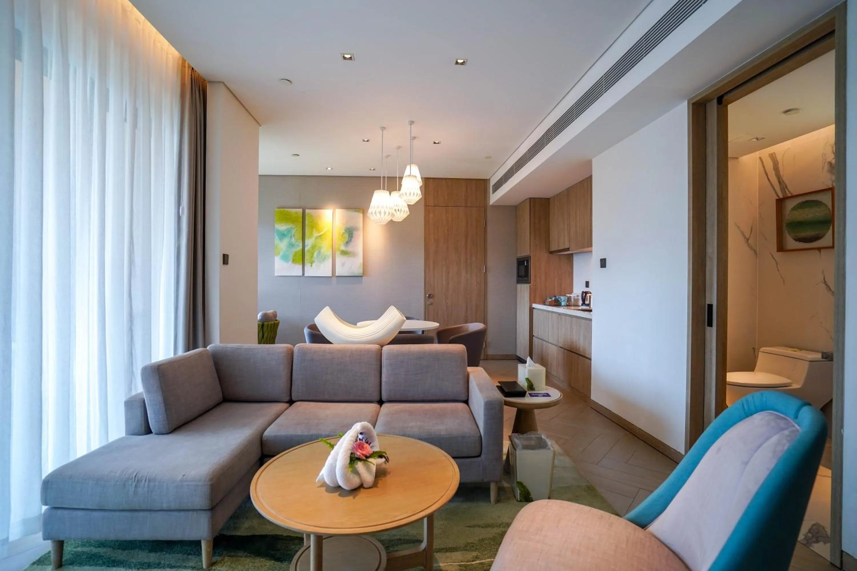 Living room in Holiday Inn Resort Qionghai Guantang by IHG