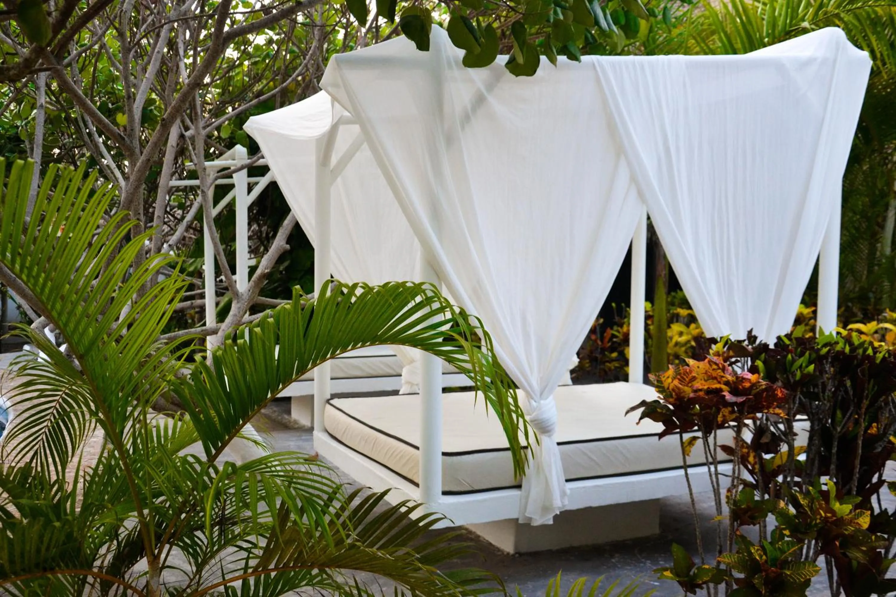 Swimming pool in Bon Jesus Hotel