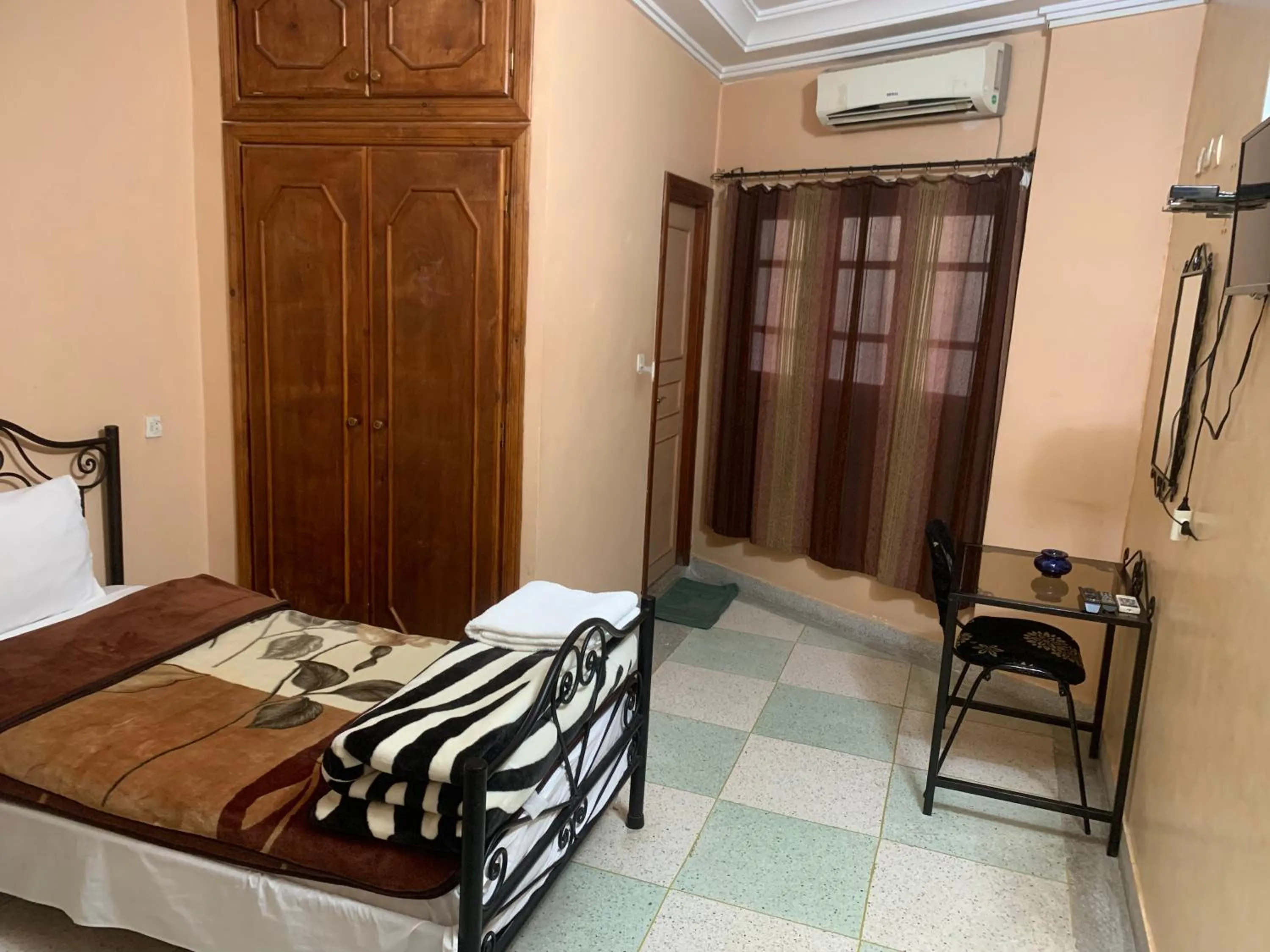 Bedroom, Bed in Bab Al Madina