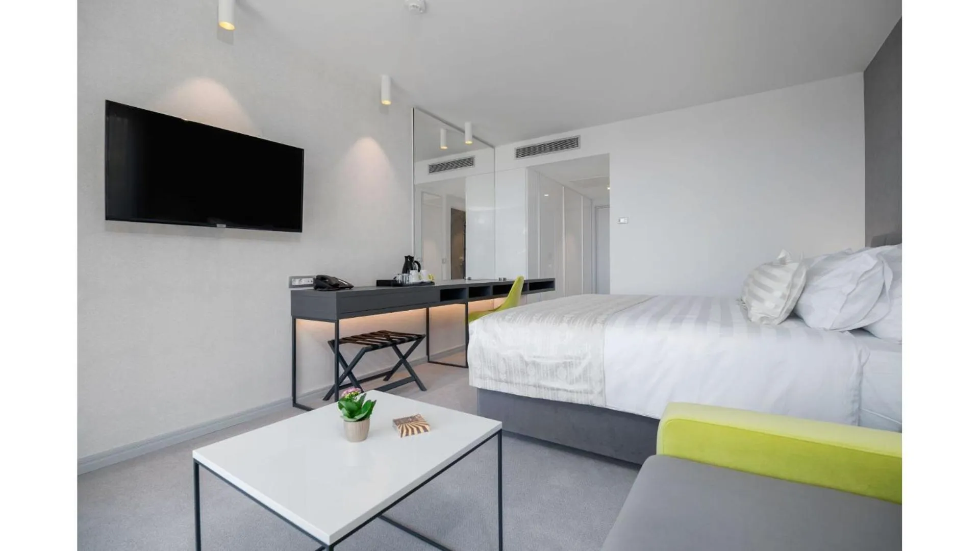 Bed in Boutique Hotel Mirjam