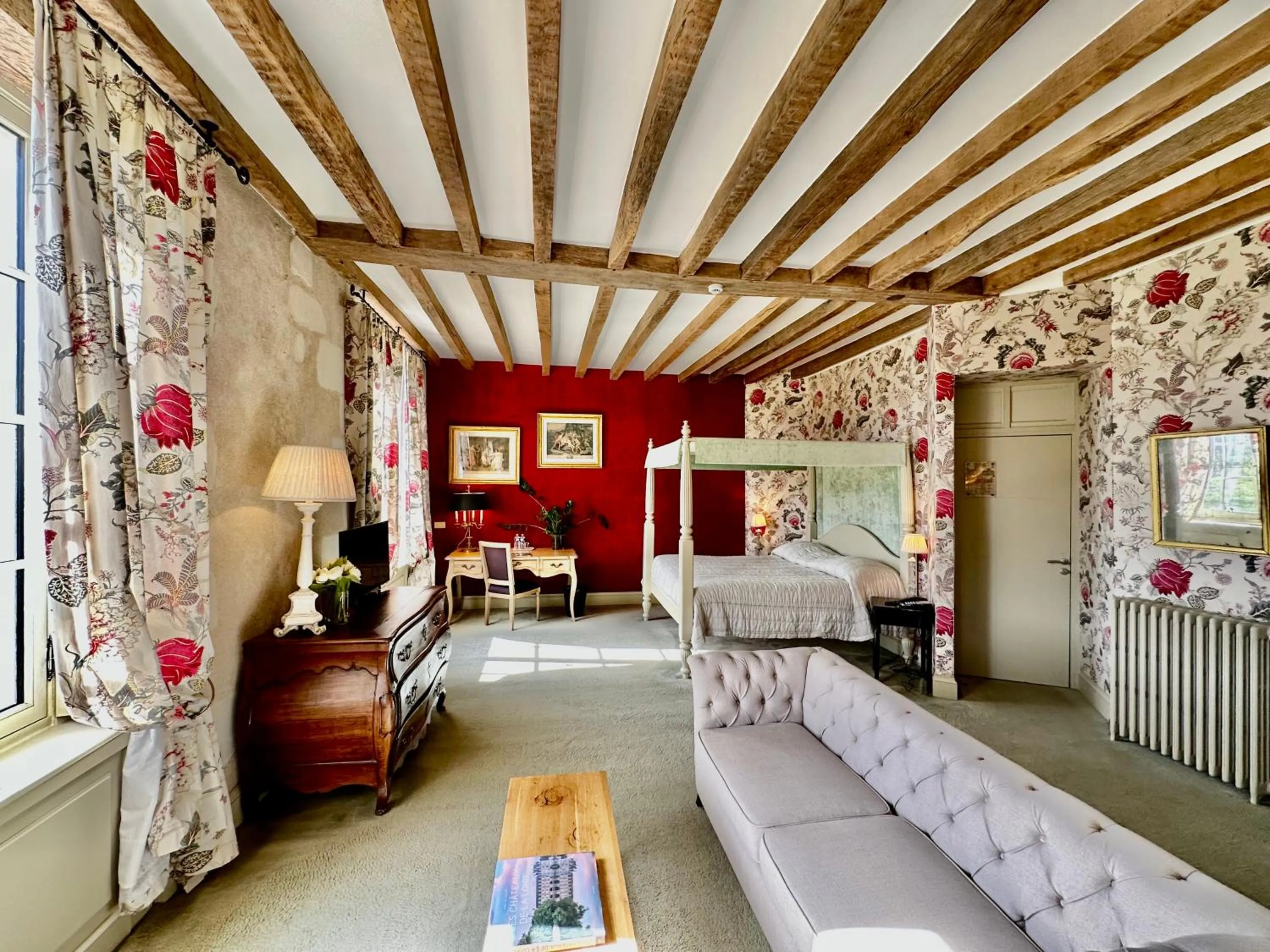 Bed in Chateau des Arpentis