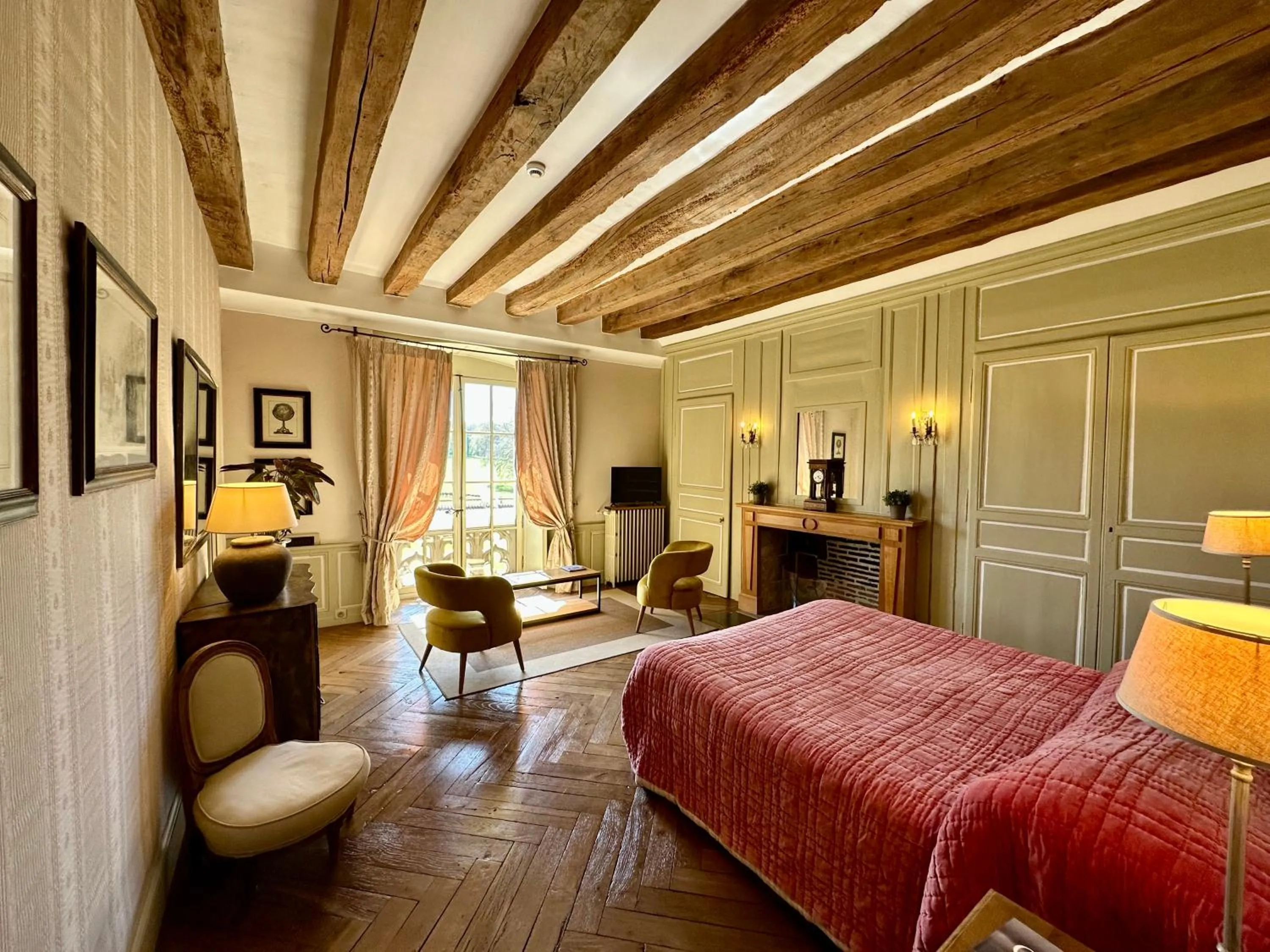 Bed in Chateau des Arpentis