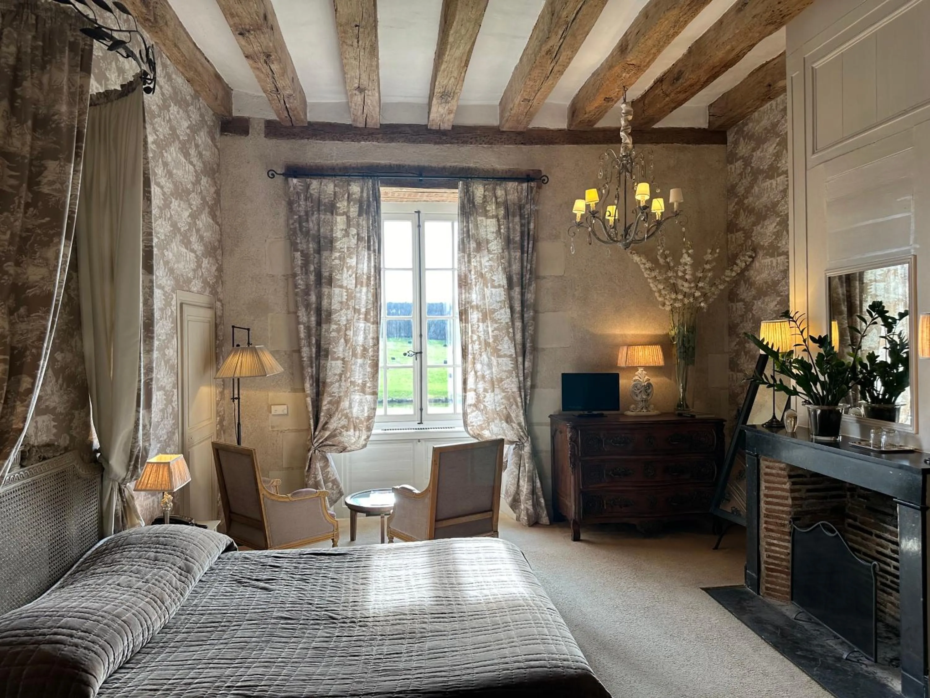 Bedroom, Bed in Chateau des Arpentis