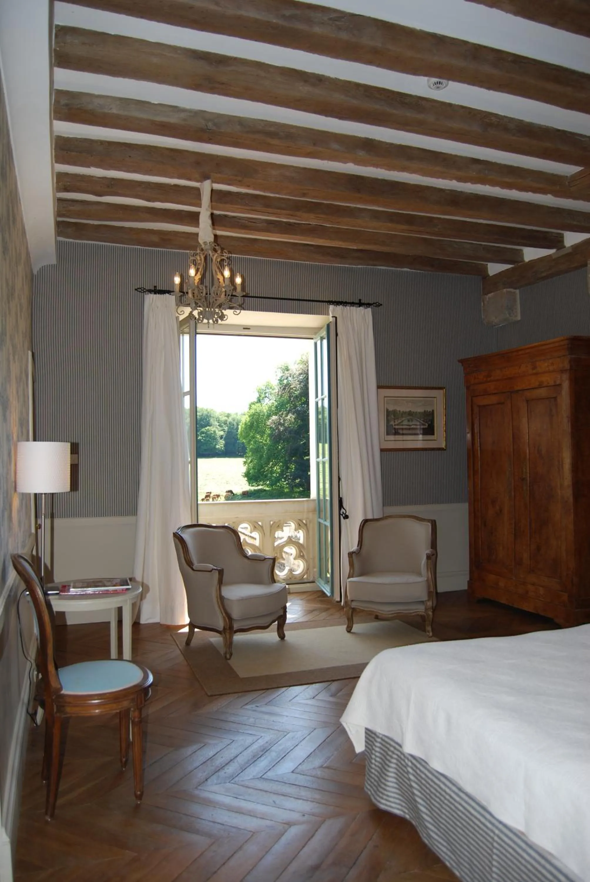 Photo of the whole room, Bed in Chateau des Arpentis
