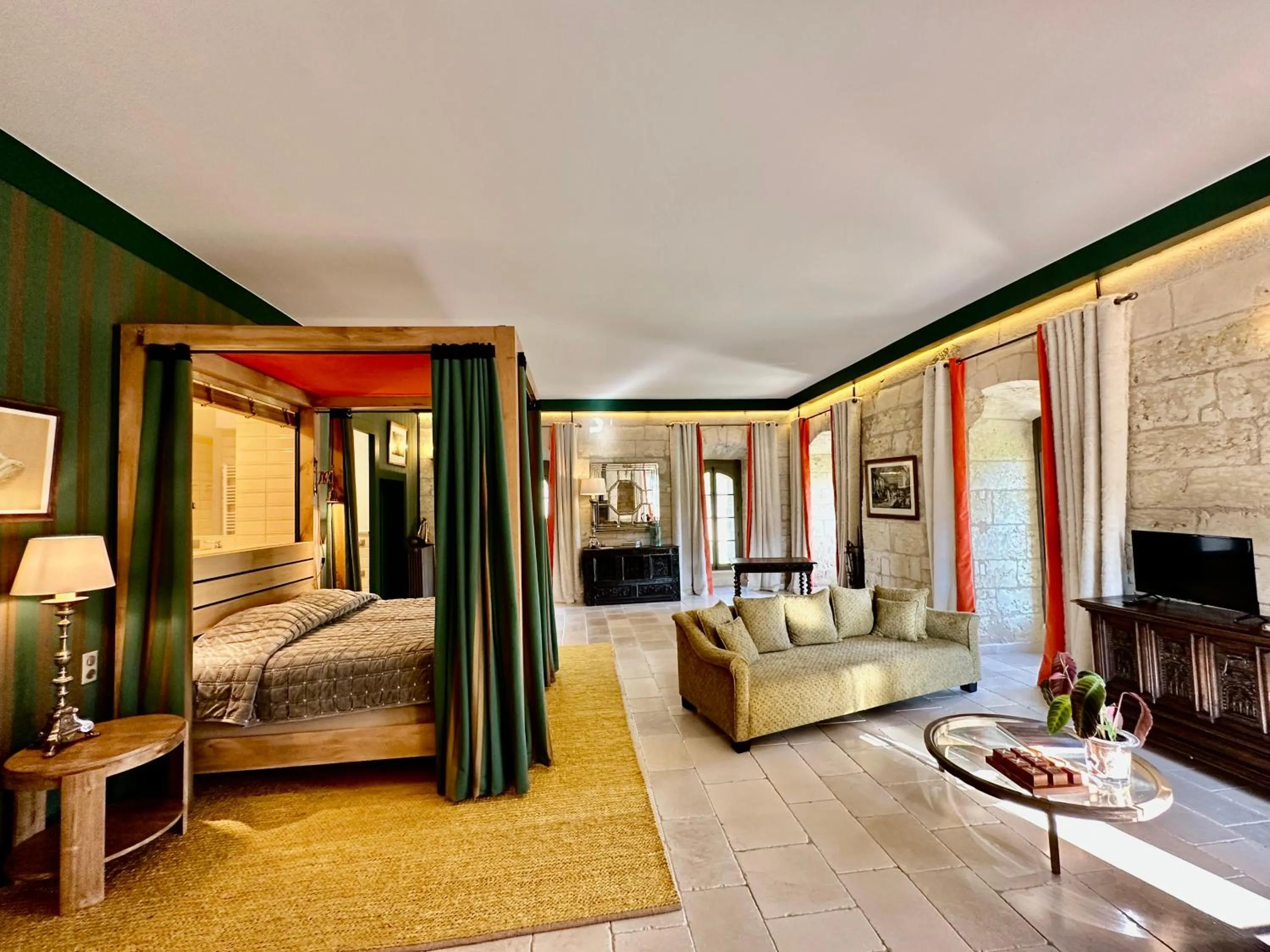 Bedroom, Bed in Chateau des Arpentis