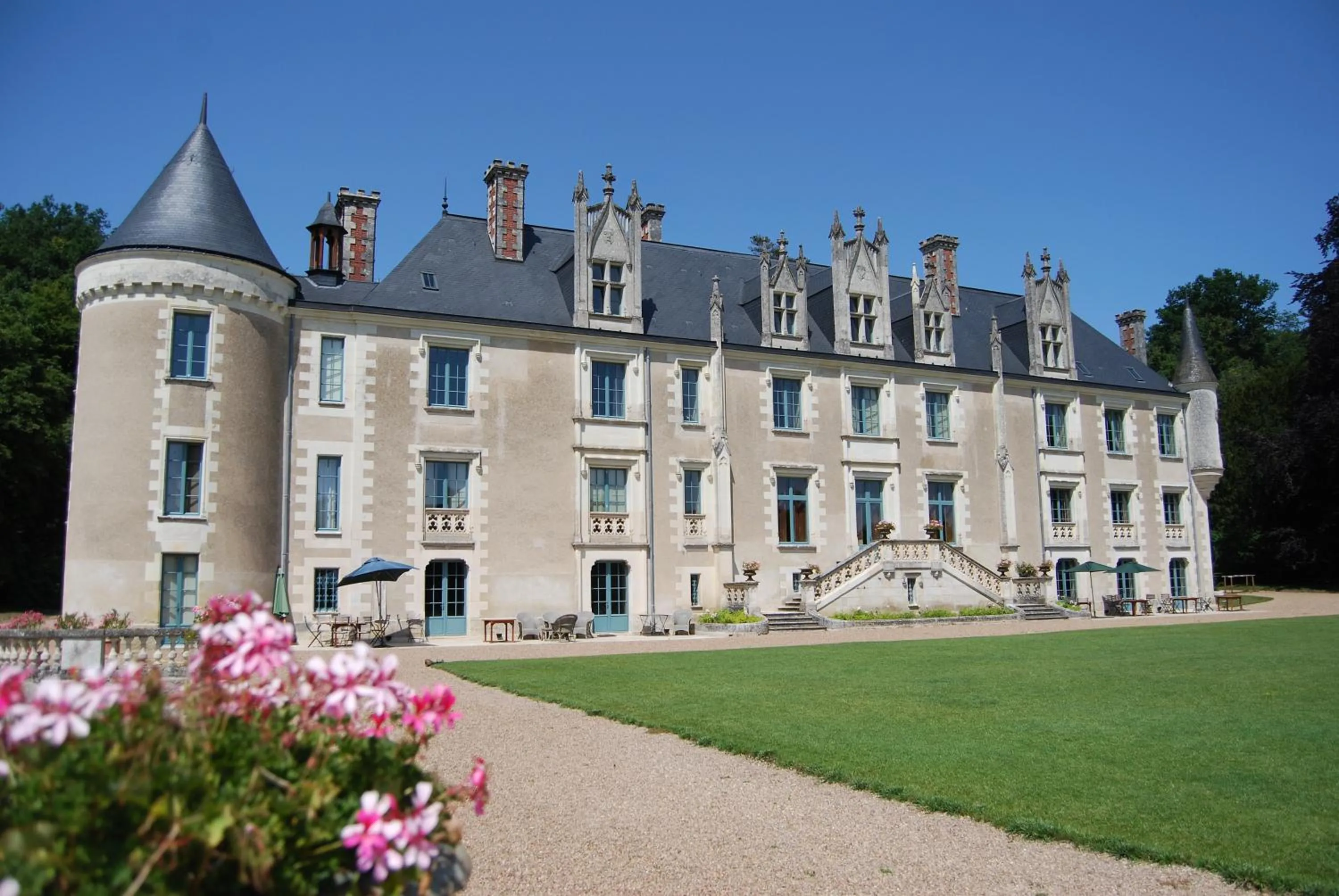Facade/entrance in Chateau des Arpentis