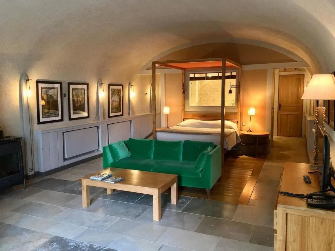 Bed in Chateau des Arpentis