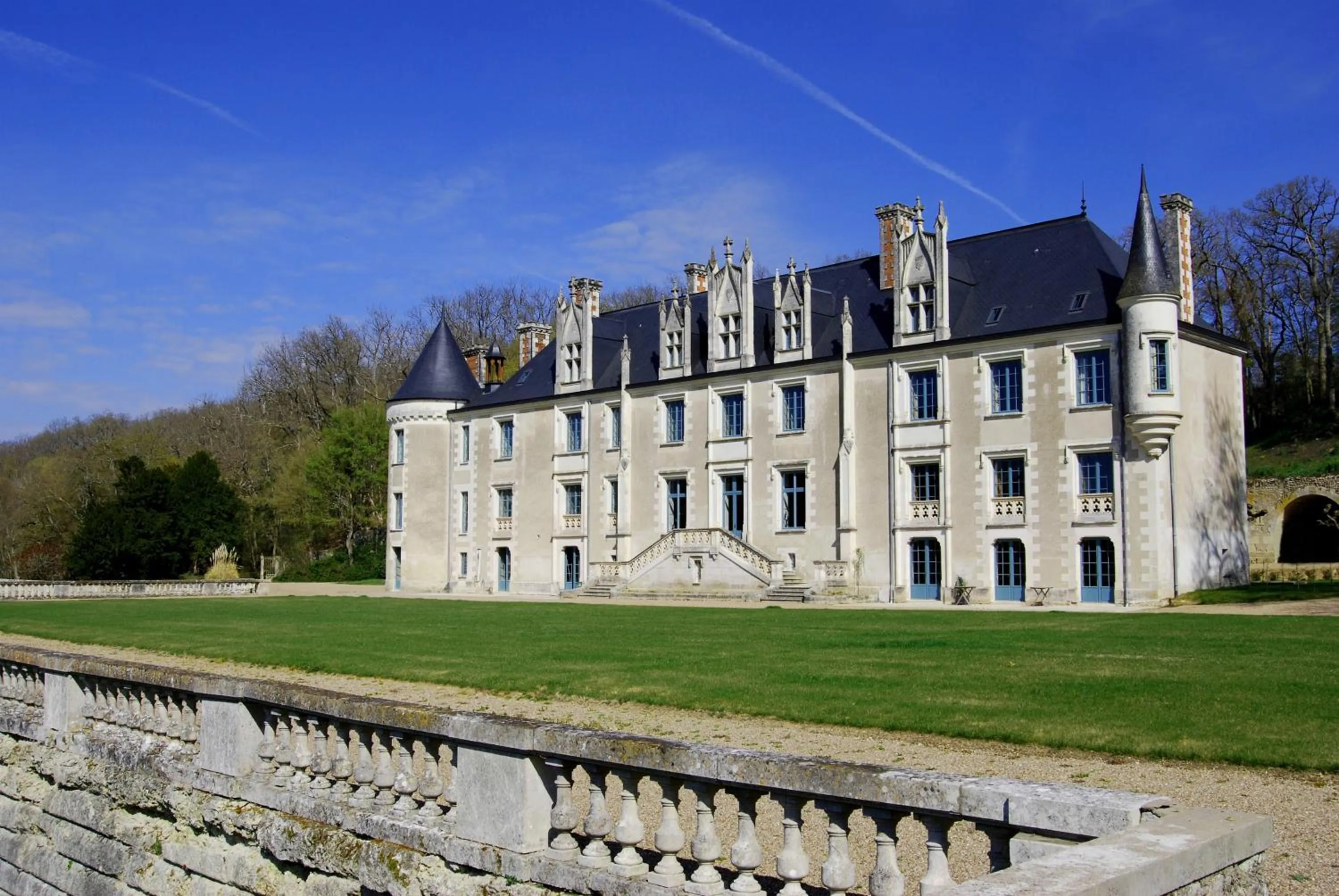 Facade/entrance in Chateau des Arpentis