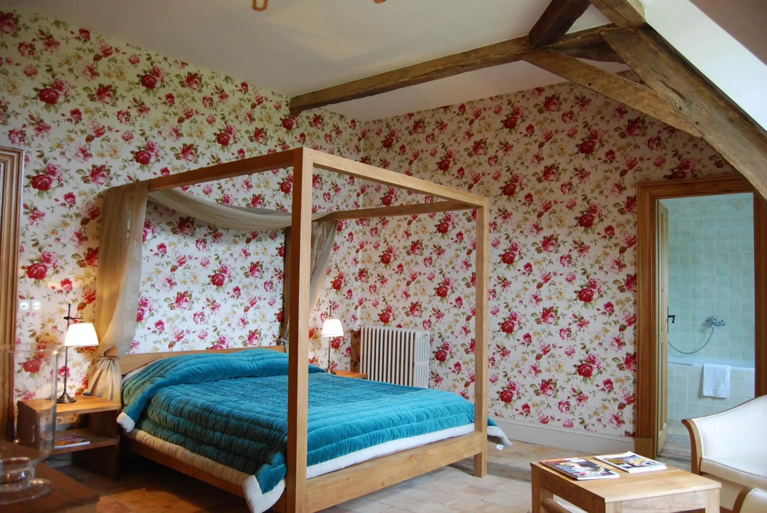 Photo of the whole room, Bed in Chateau des Arpentis
