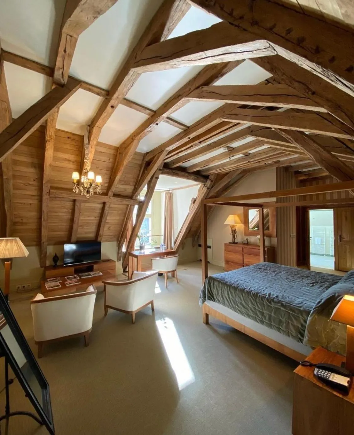 Bed in Chateau des Arpentis