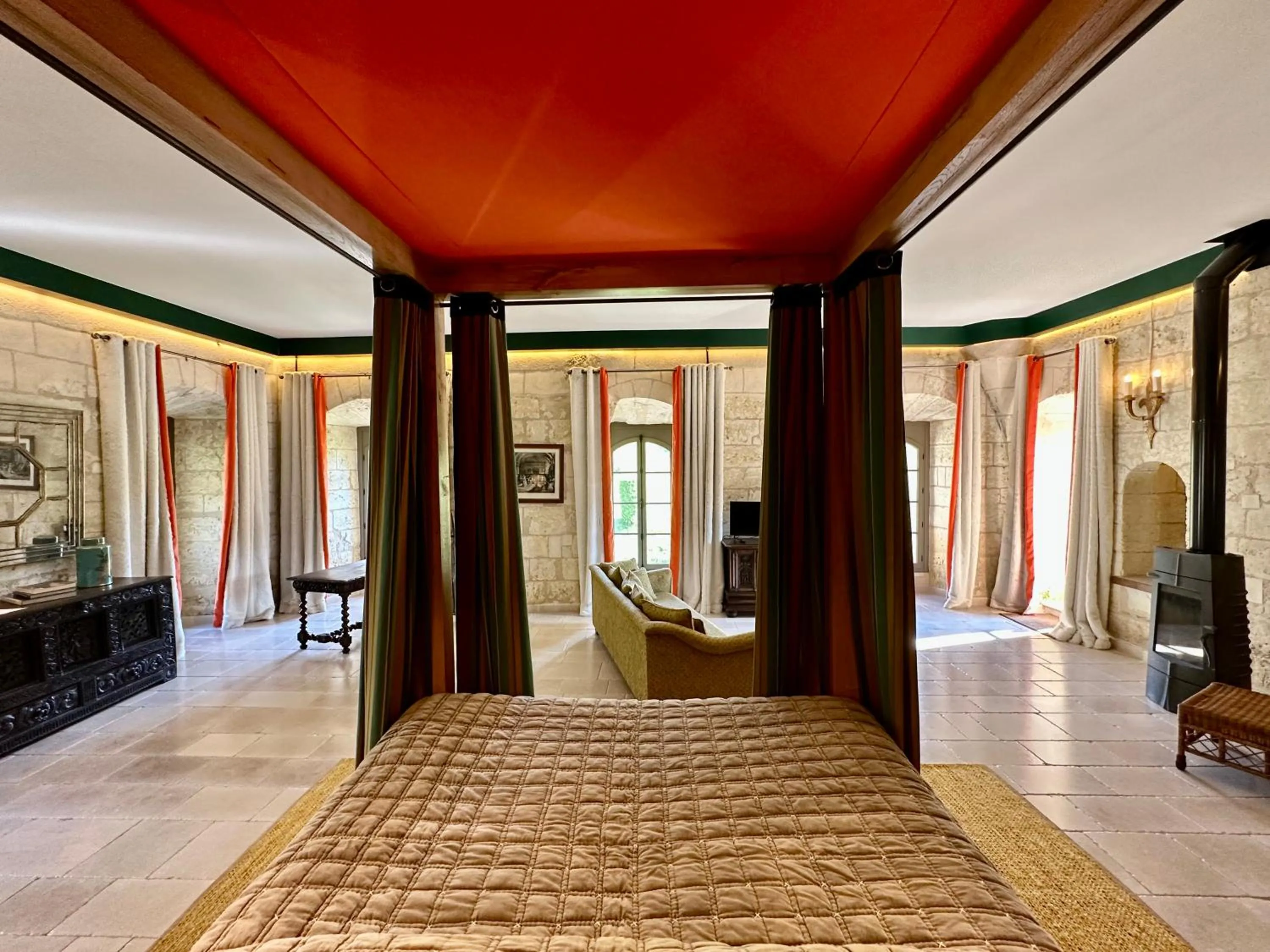Bed in Chateau des Arpentis