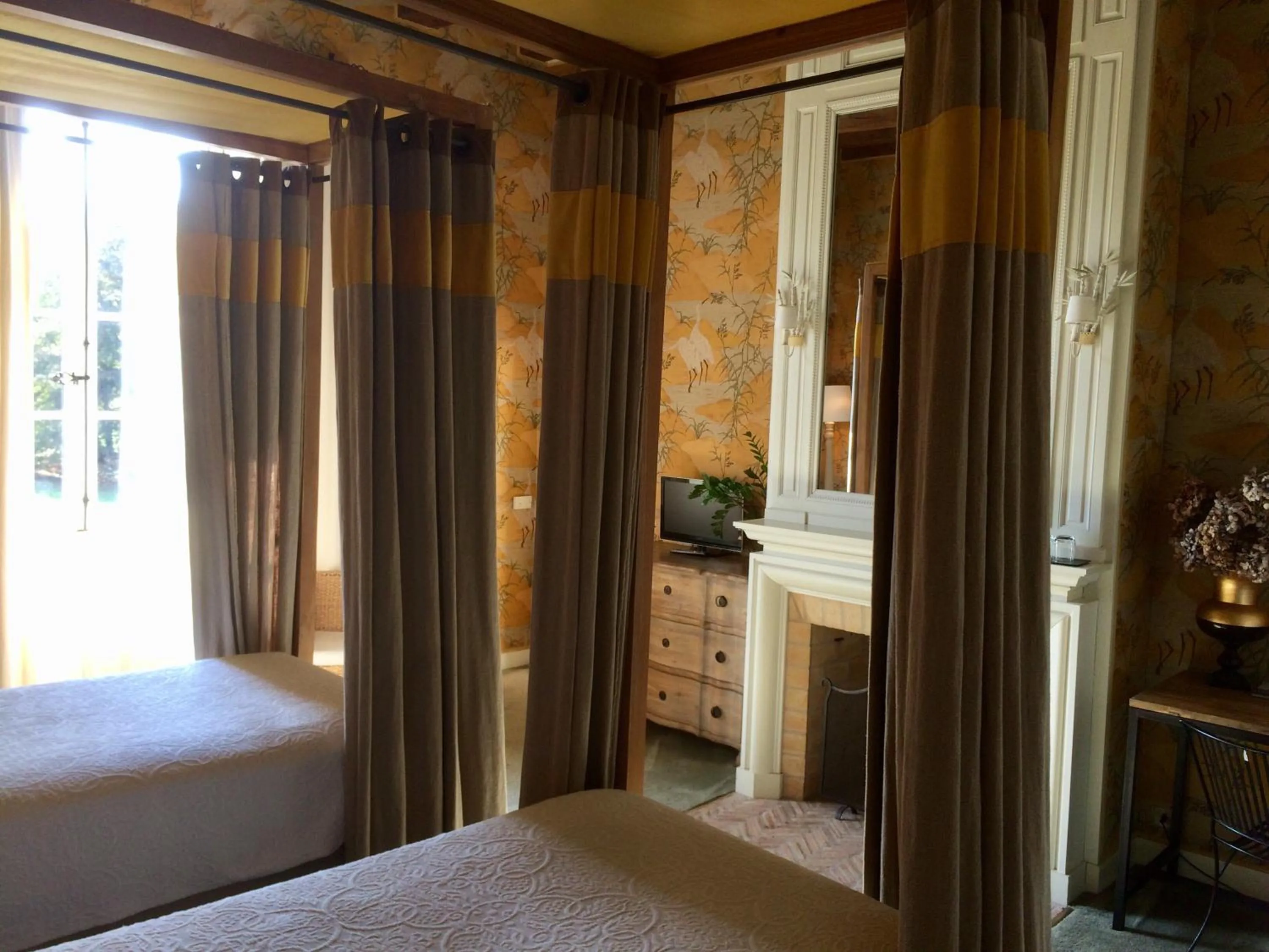 Bedroom, Bed in Chateau des Arpentis